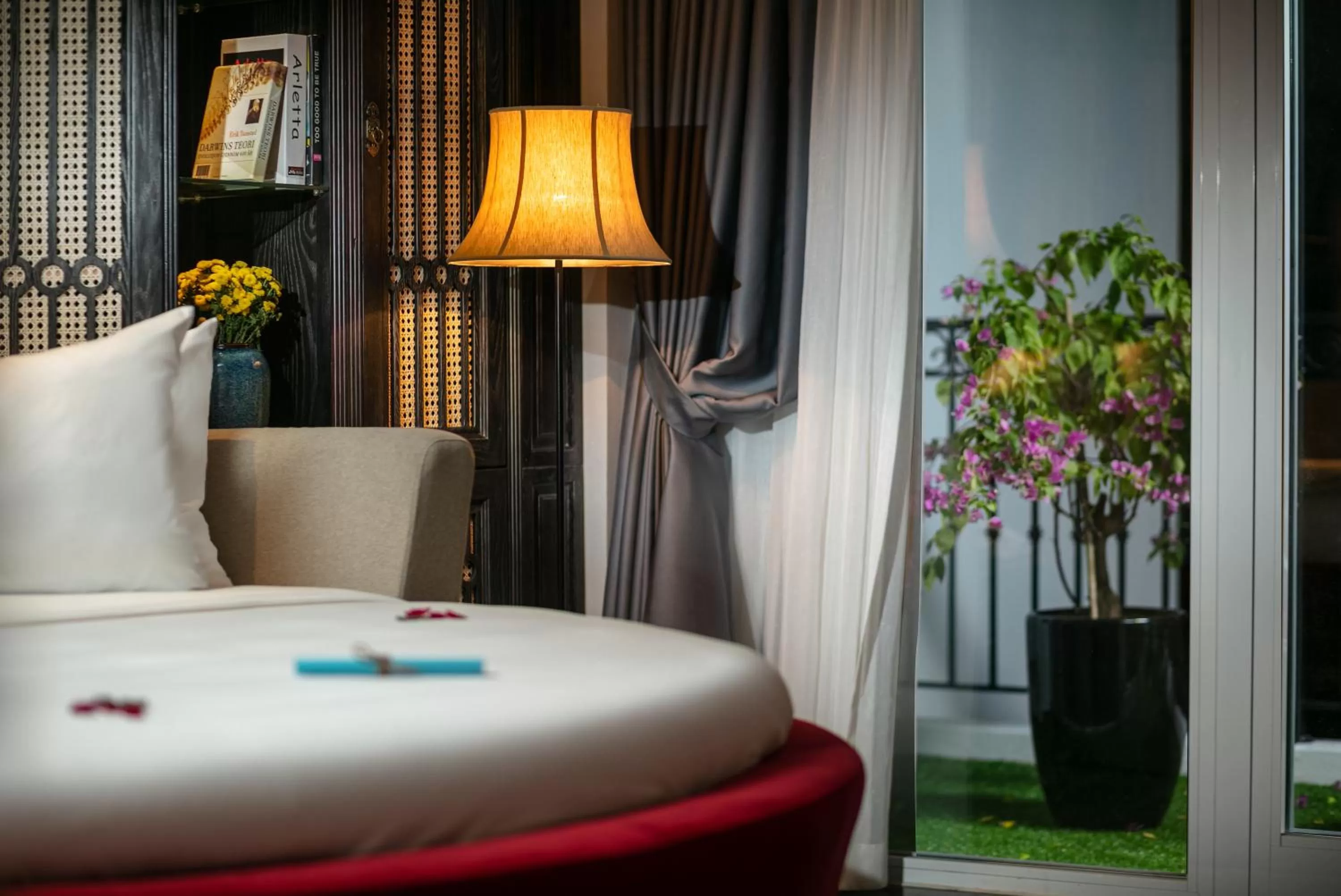 Bedroom, Bed in Shining Central Hotel & Spa