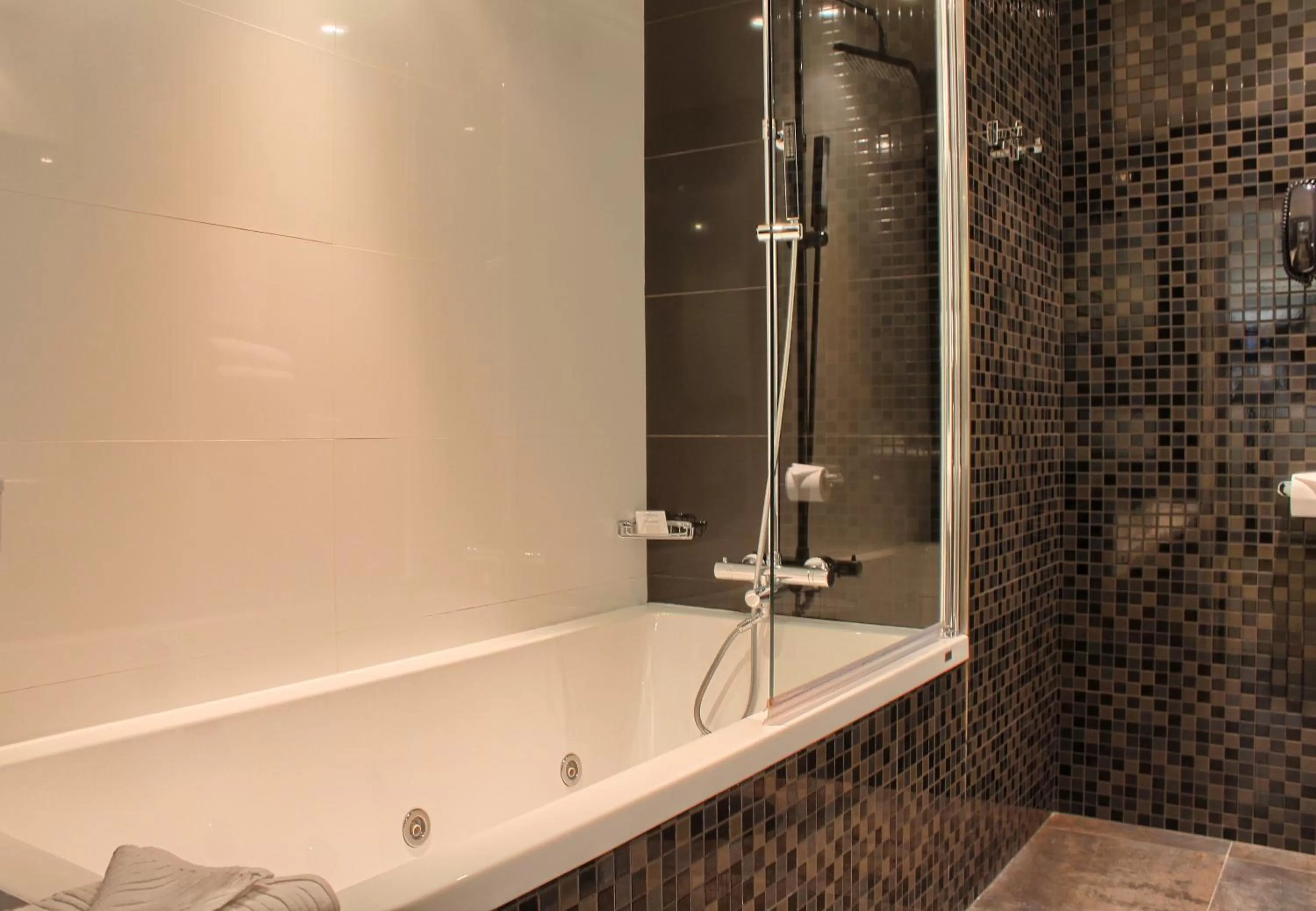 Bathroom in L'Empire Paris - Louvre