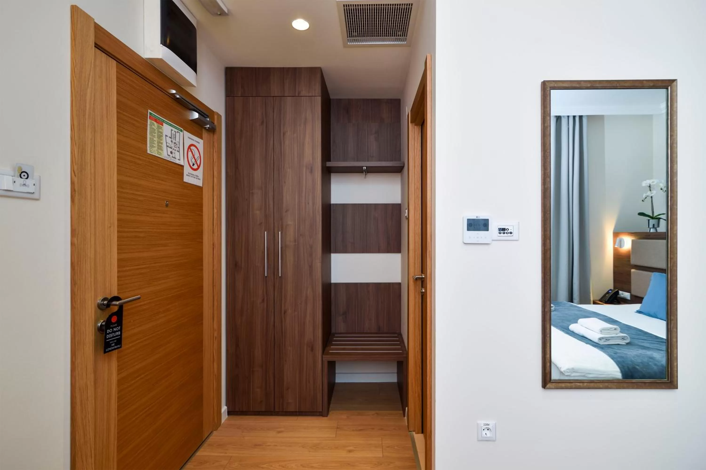 Bedroom, Bed in Hotel Opera Garni