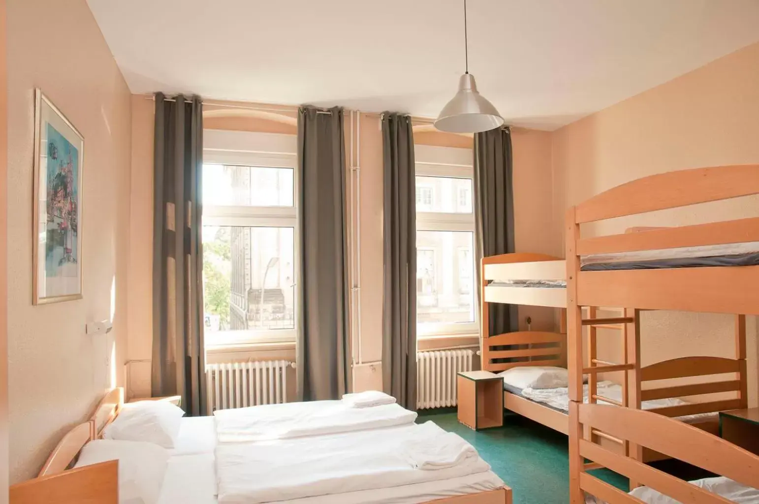 Bed in 6-Bed Mixed Dormitory Room in Happy Hotel Berlin Bed in 6-Bed Mixed Dormitory Room in Happy Hotel Berlin