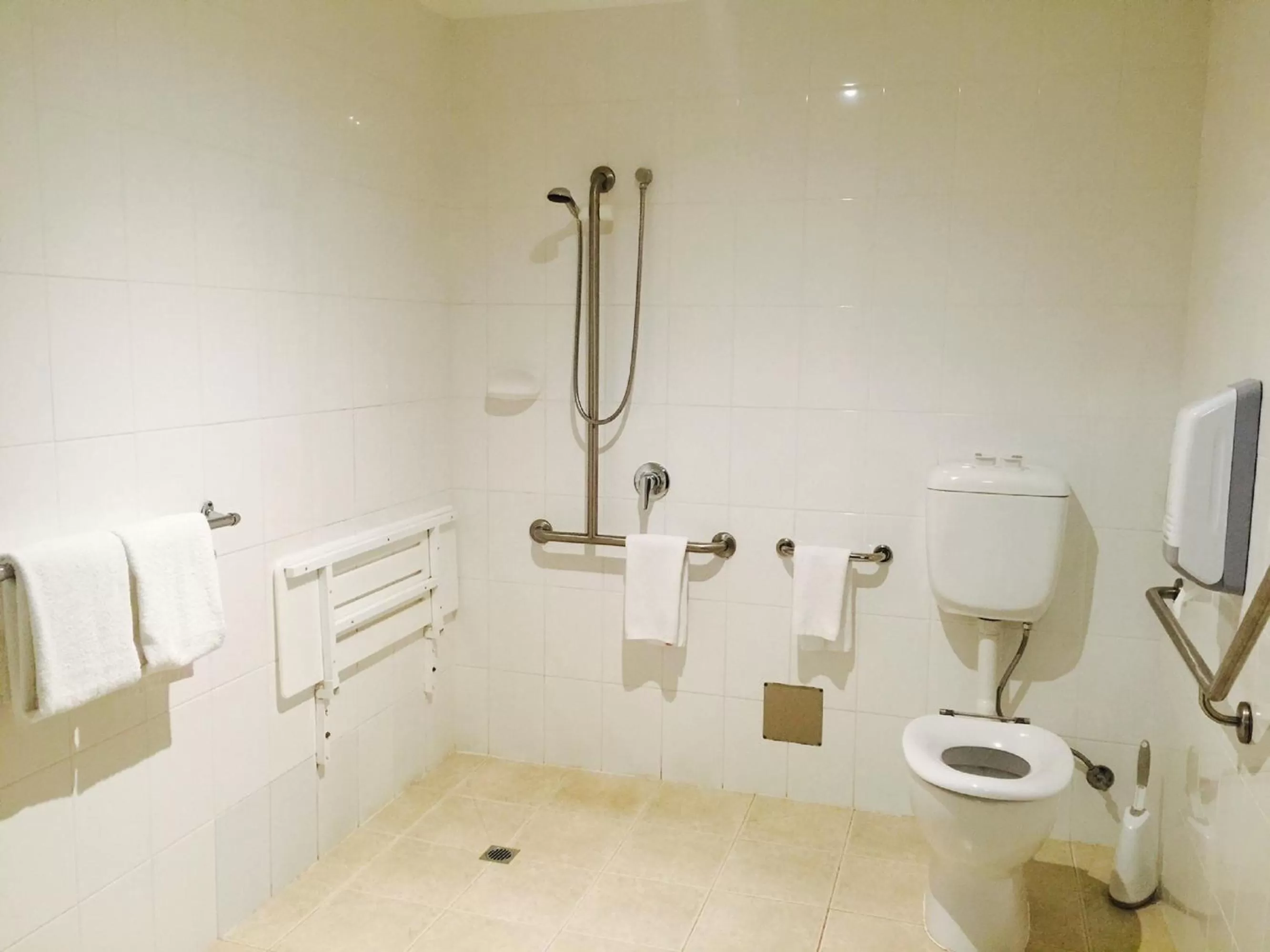 Bathroom in City Square Motel