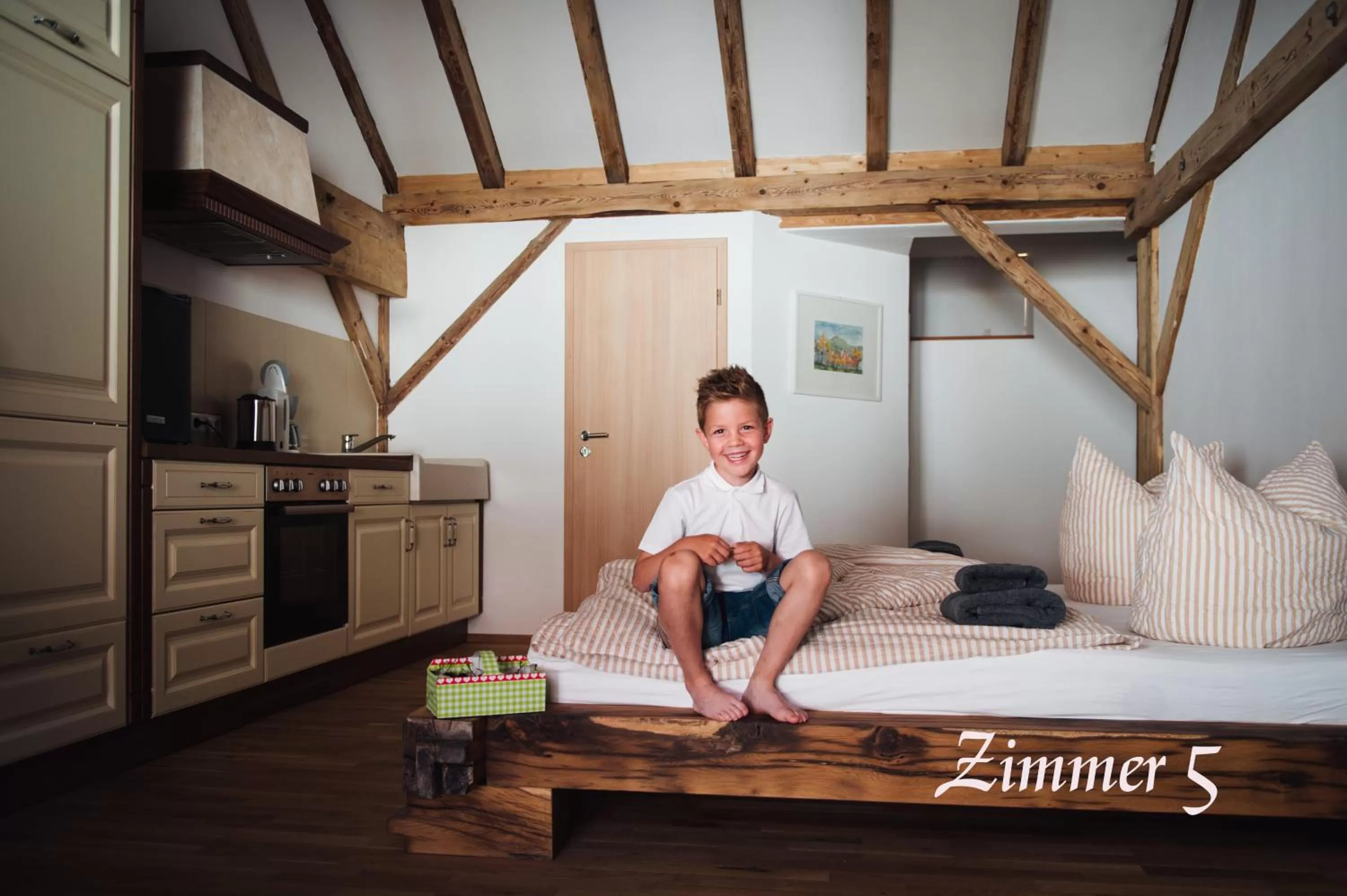 Photo of the whole room, Bed in Alte Kass Hotel & Kaffeehaus