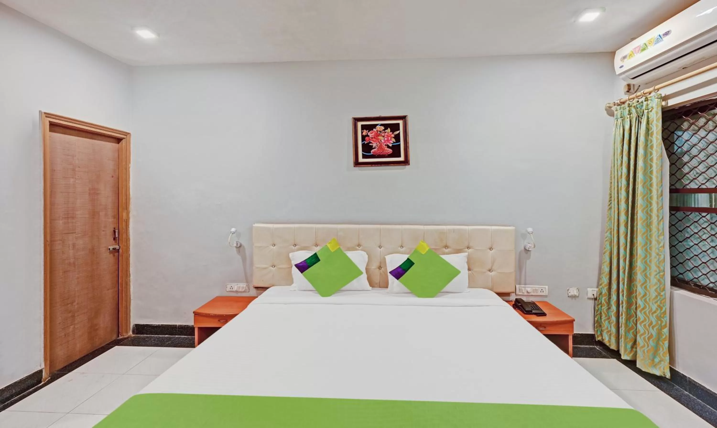 Bedroom, Bed in Treebo Sidhartha International Baliapanda