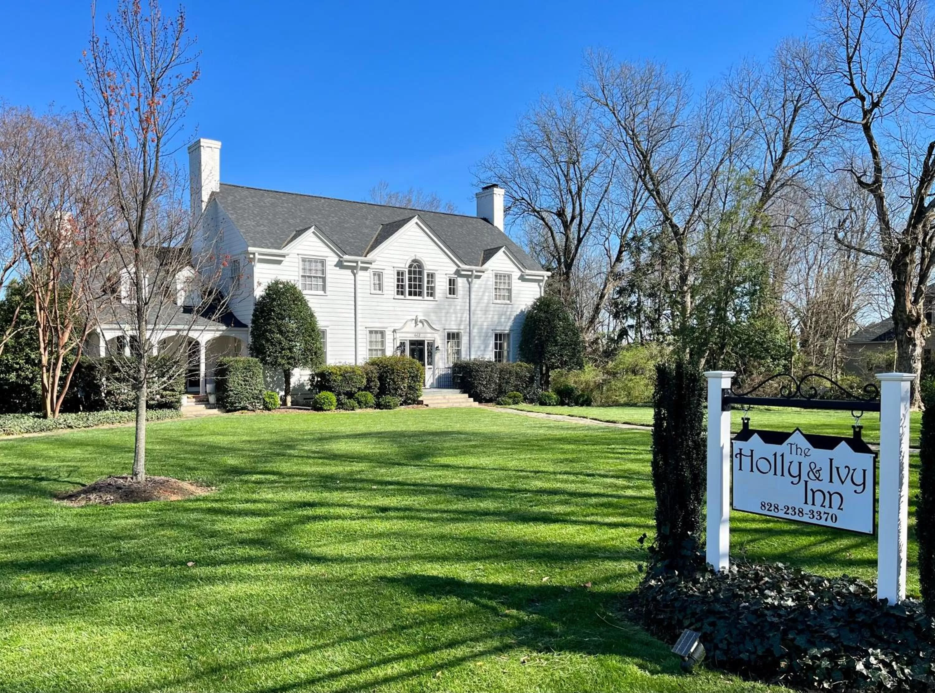 Property Building in The Holly and Ivy Inn