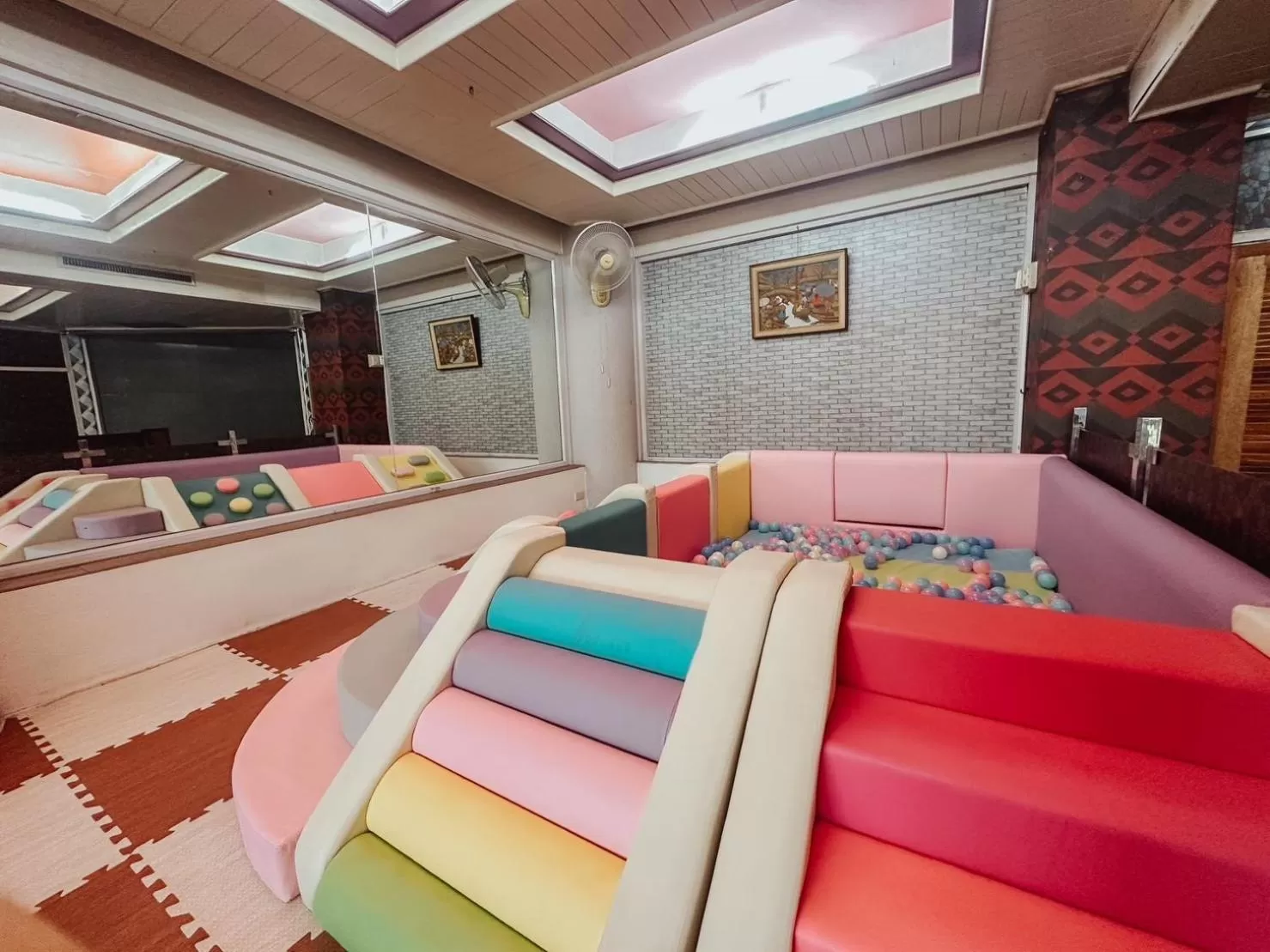 Kids's club, Bed in Hotel De Khuvieng