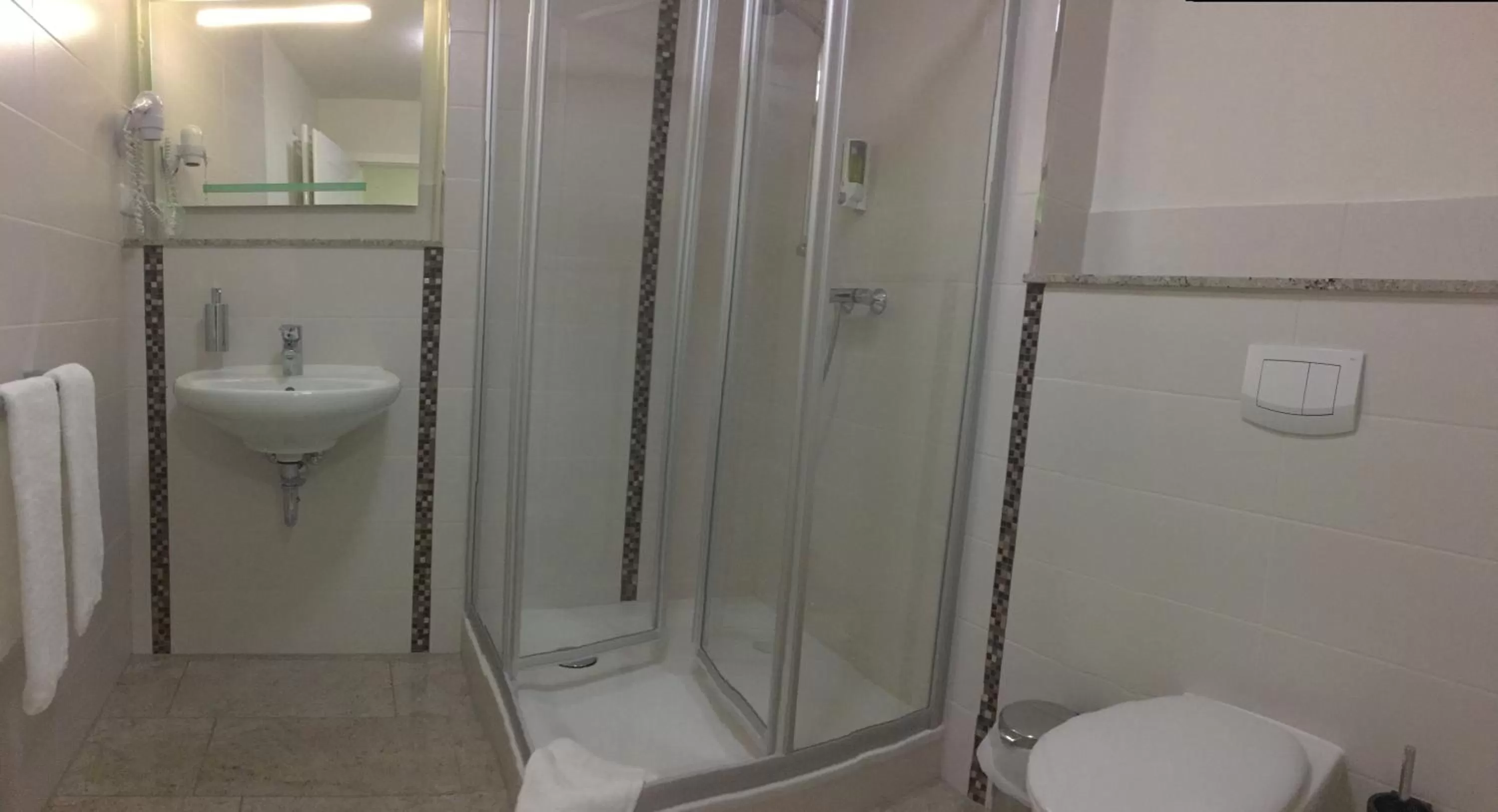 Bathroom in Fachwerk-Hotel Eisenbart