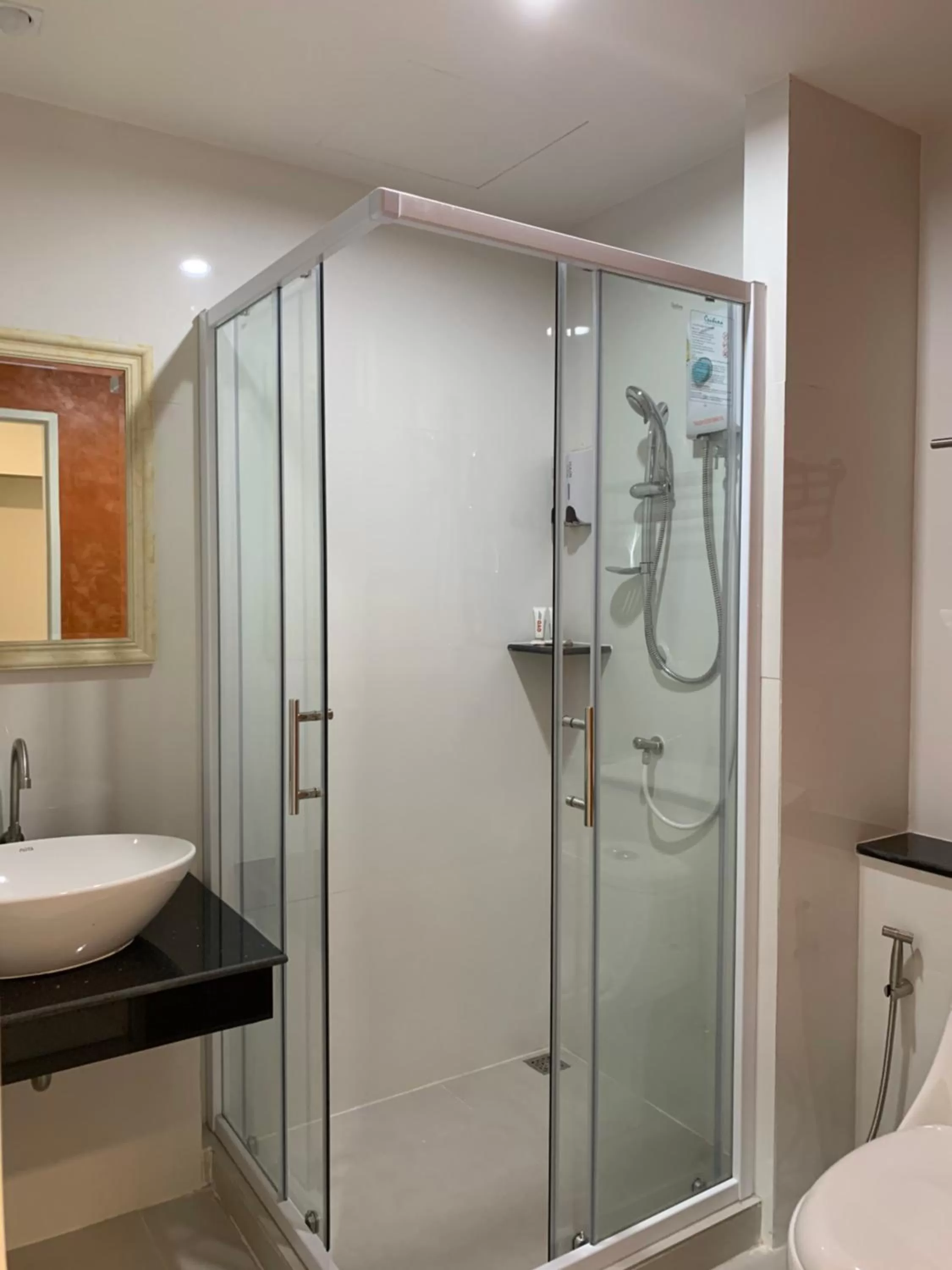 Bathroom in Icare Residence & Hotel