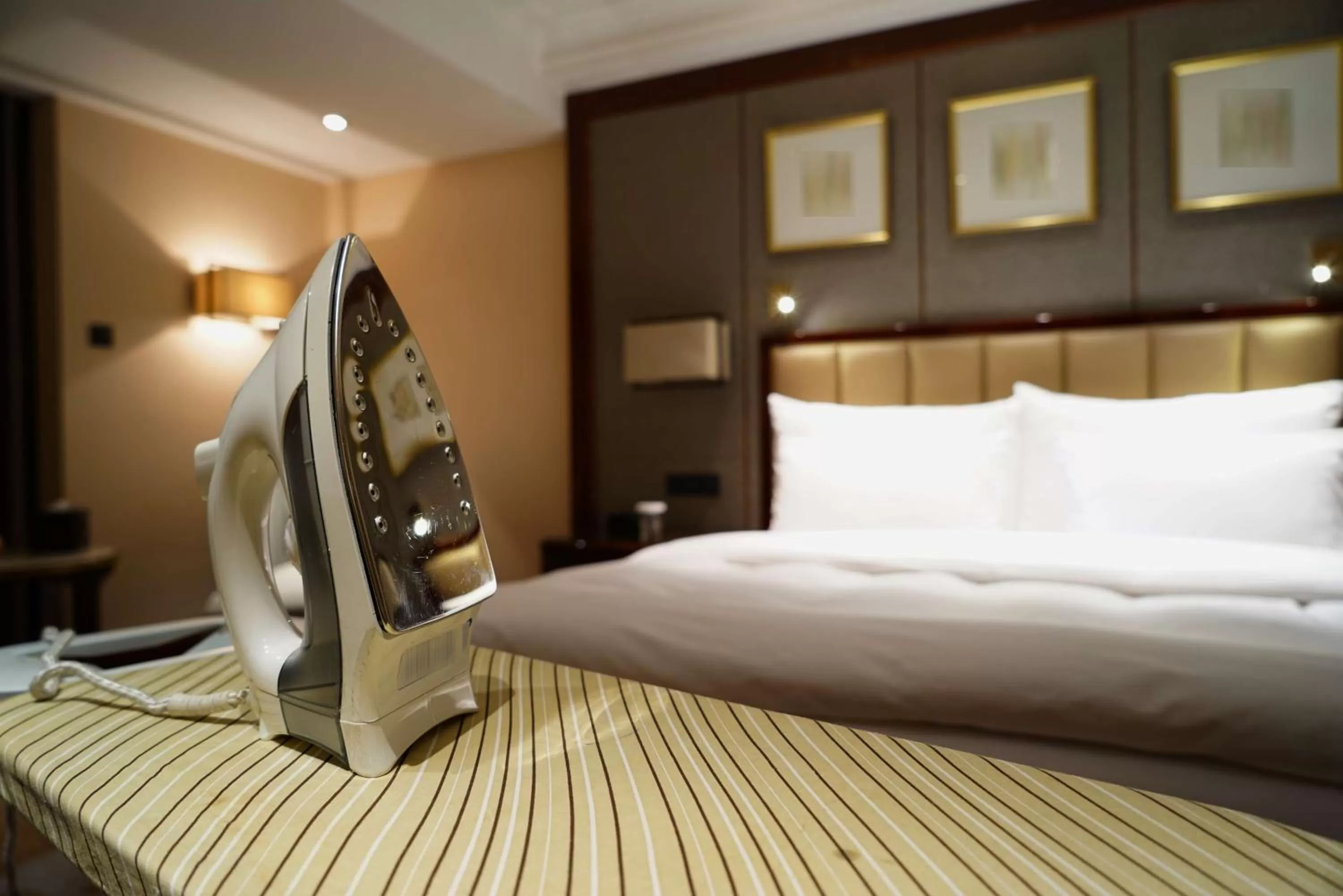 Bedroom in Radisson Blu Jaipur