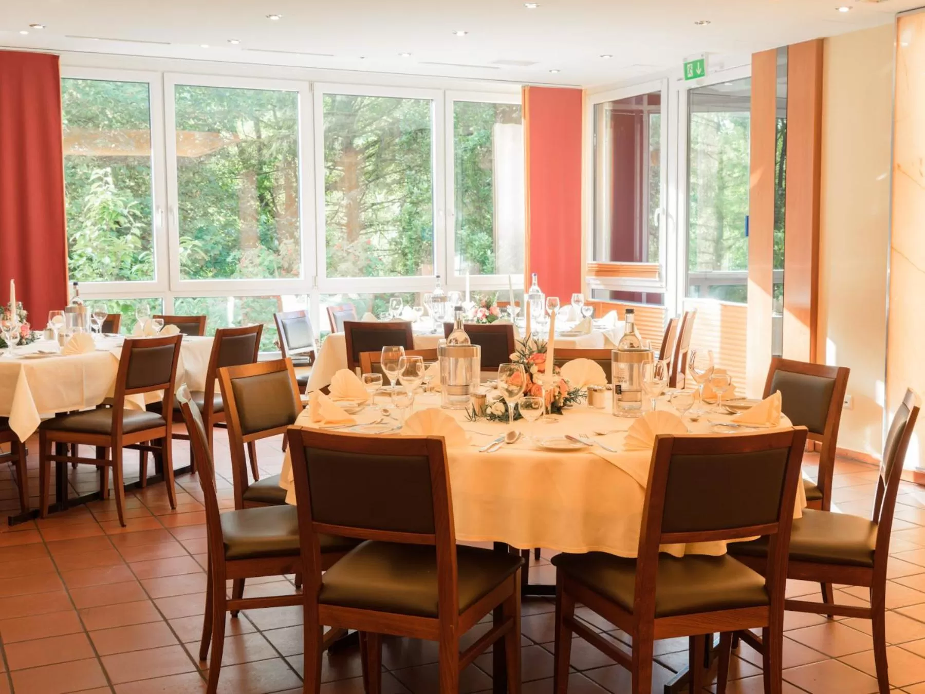 Restaurant/Places to Eat in Hennedamm Hotel