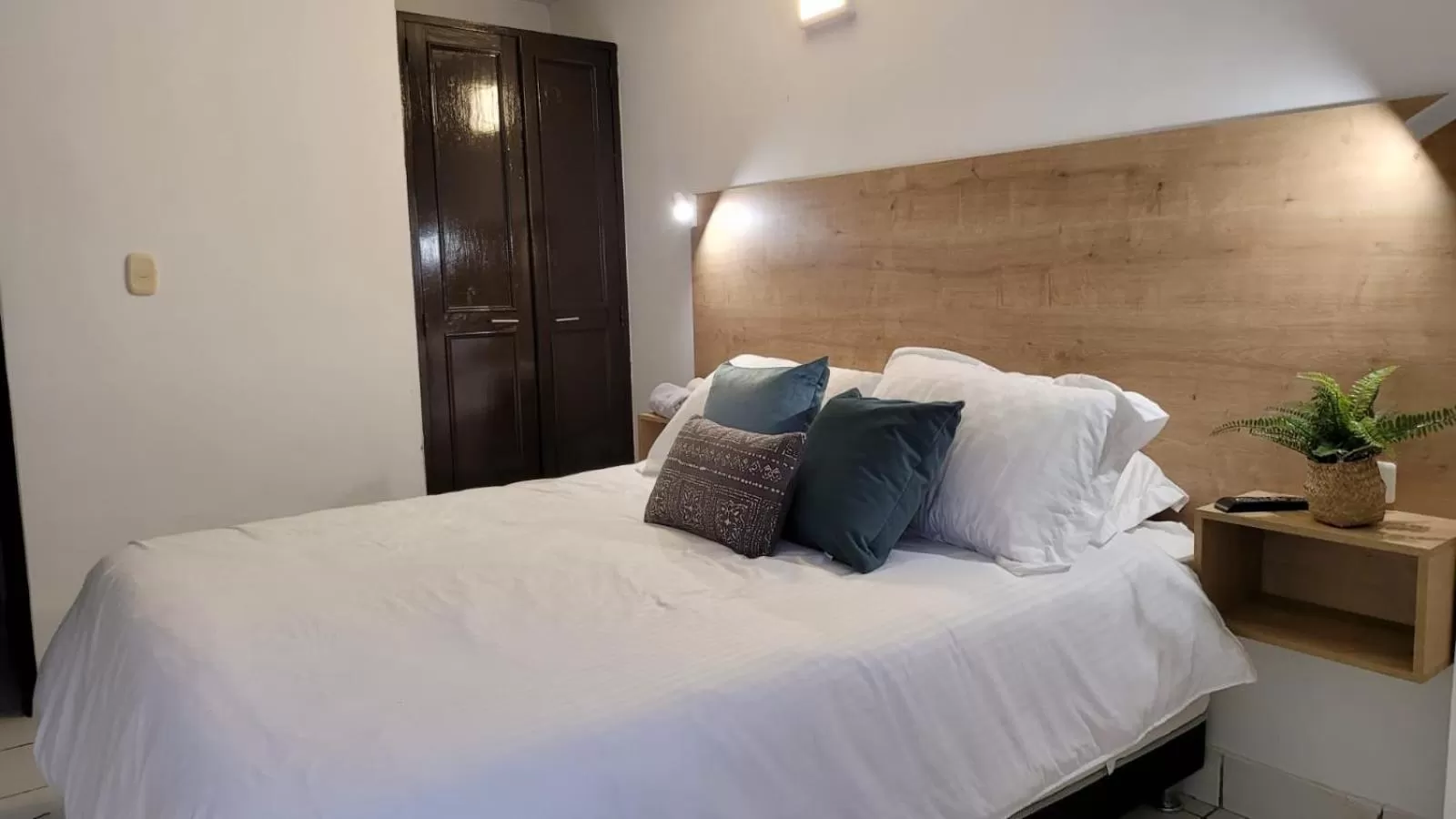 Bed in Najhomi Beach