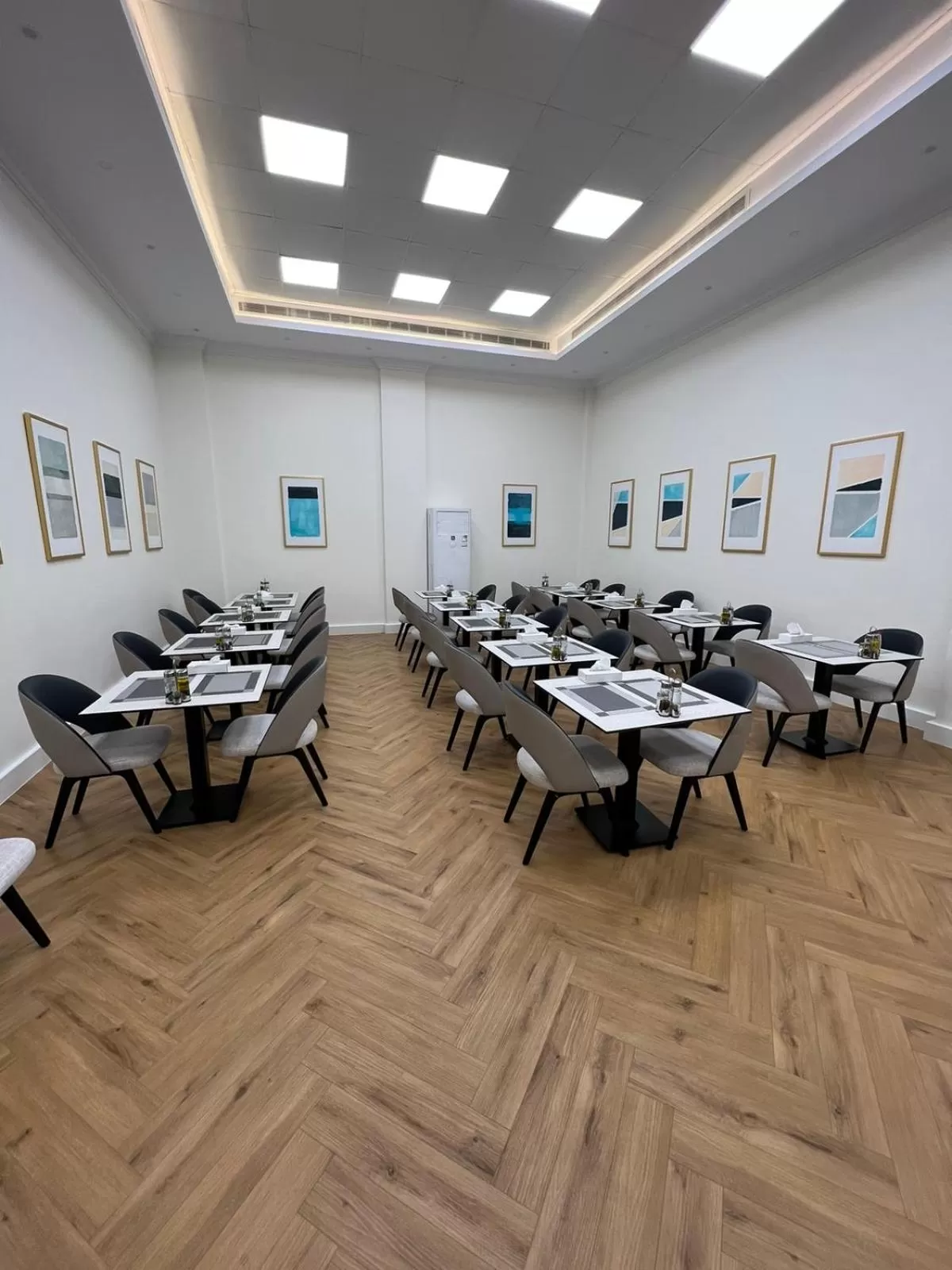 Restaurant/places to eat in Smayah Hotel