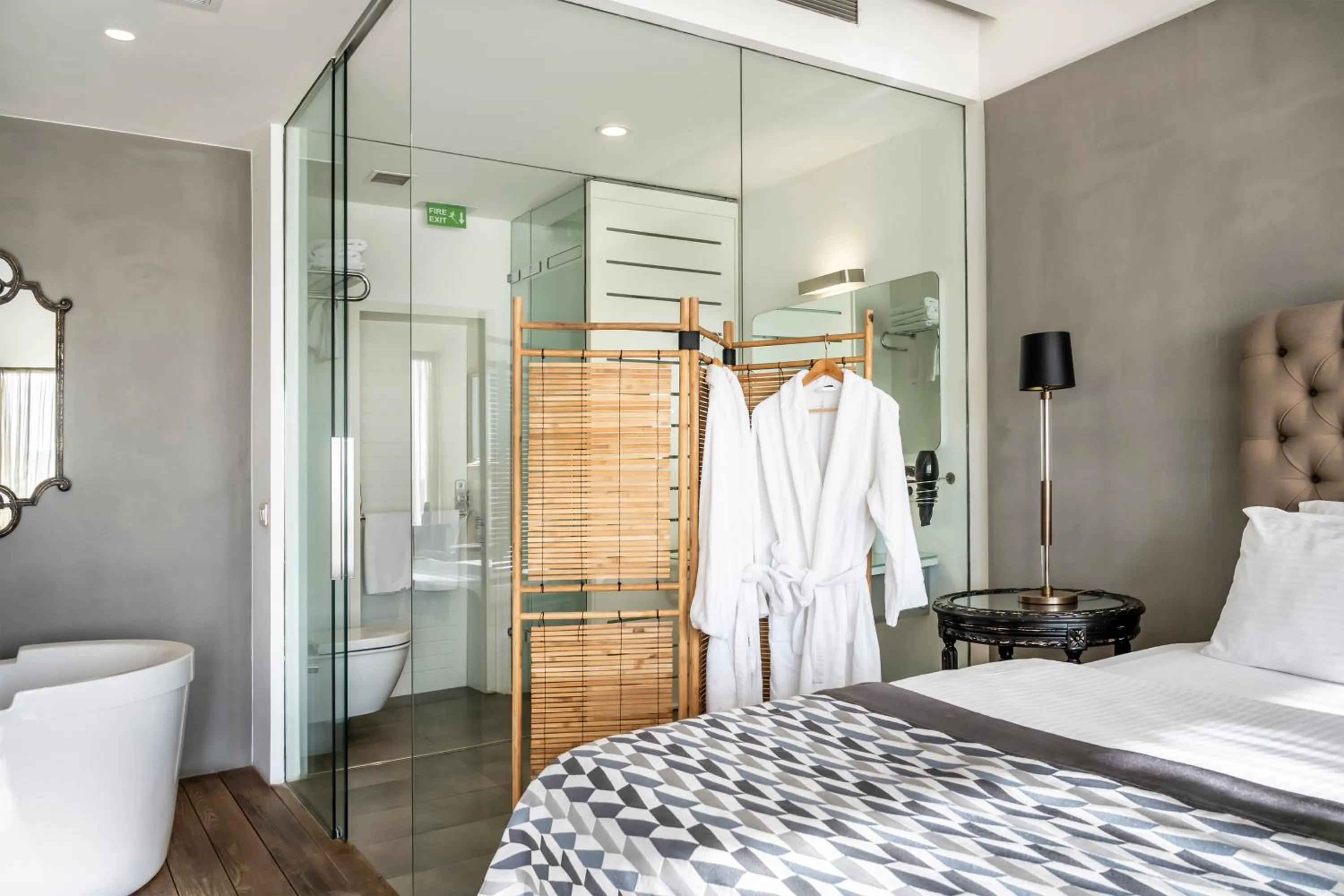 Bathroom, Bed in Ansen Hotel and Suites