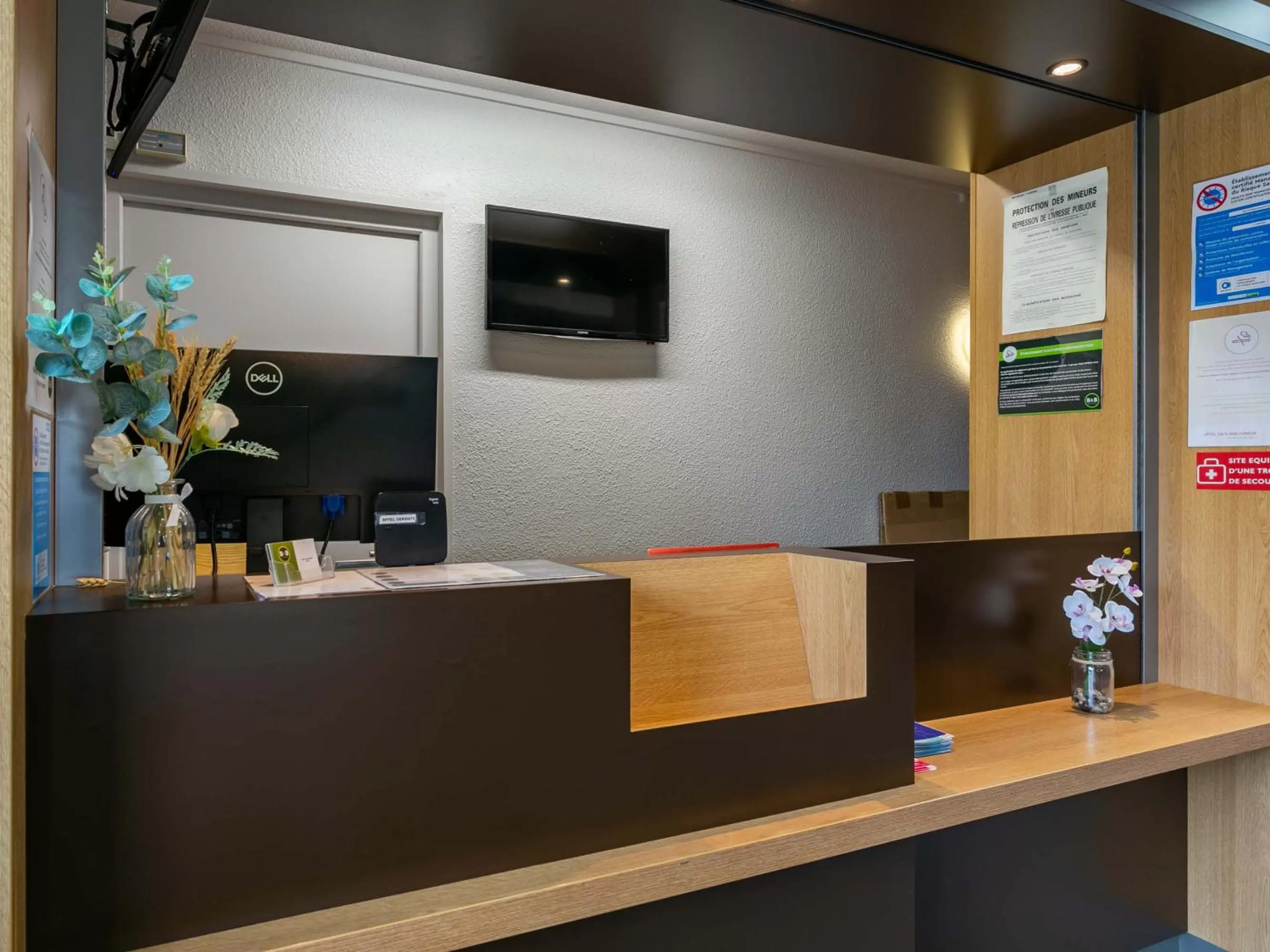 Lobby or reception in B&B HOTEL Strasbourg Nord Artisans