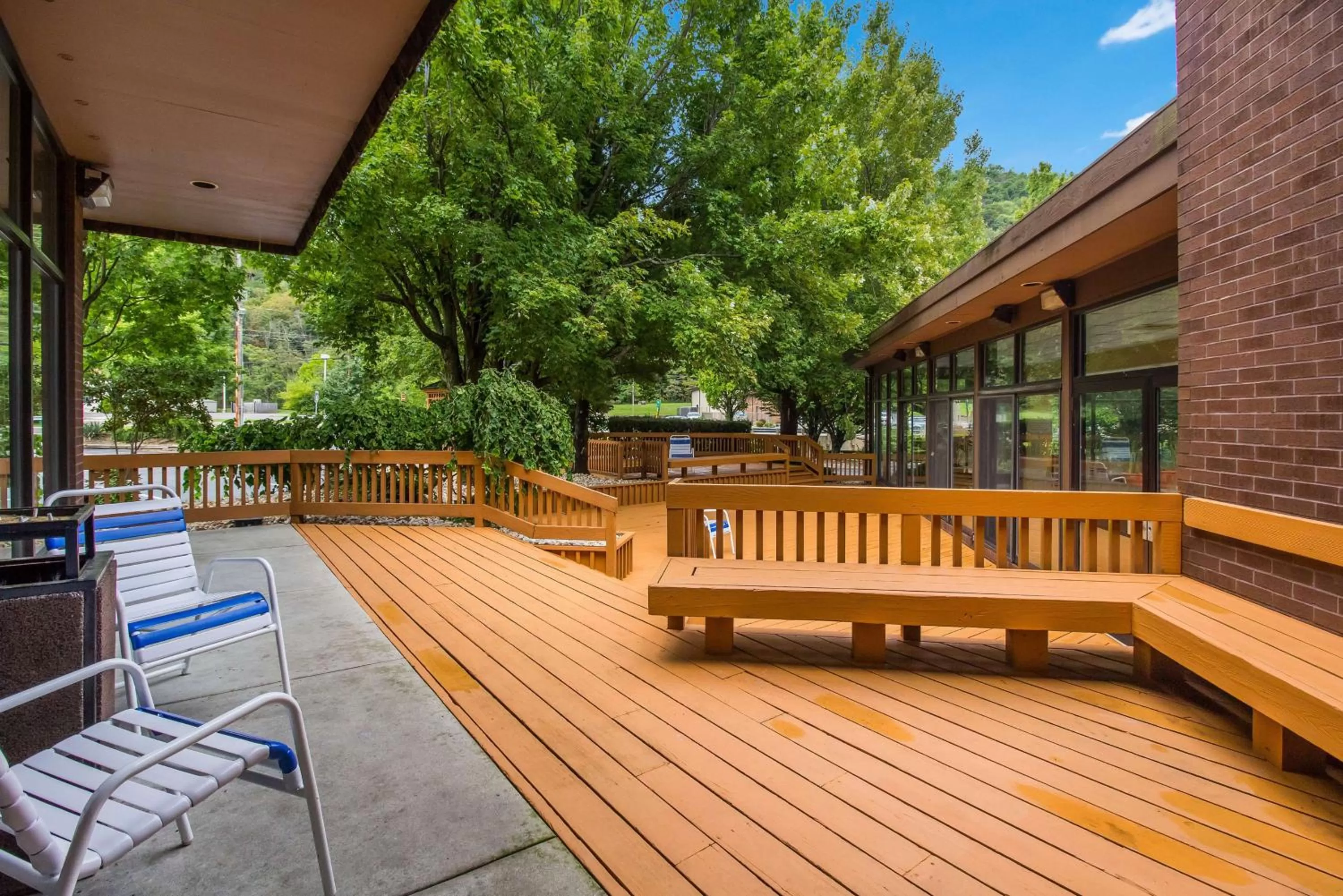 Property building in Best Western Braddock Inn