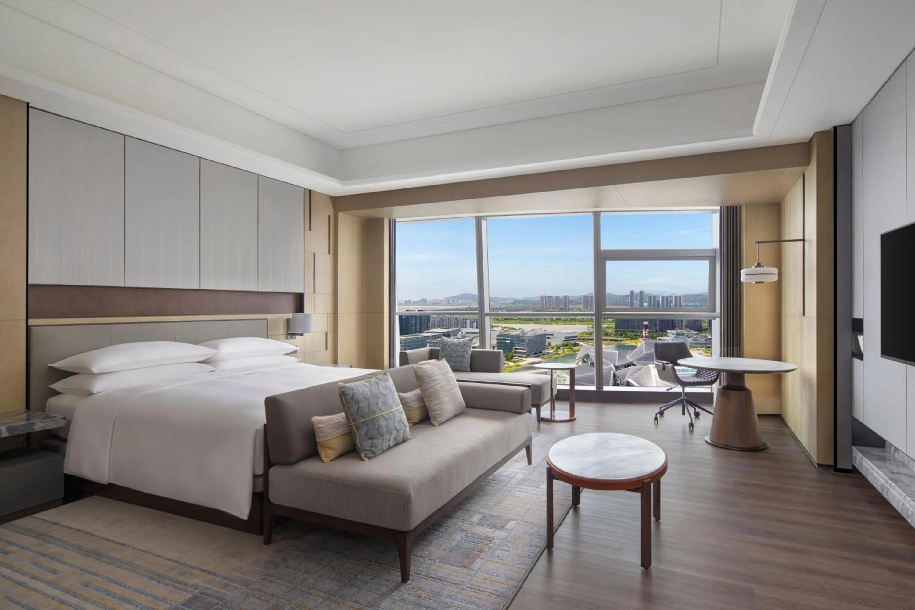 Photo of the whole room, Bed in Zhuhai Marriott Hotel Jinwan