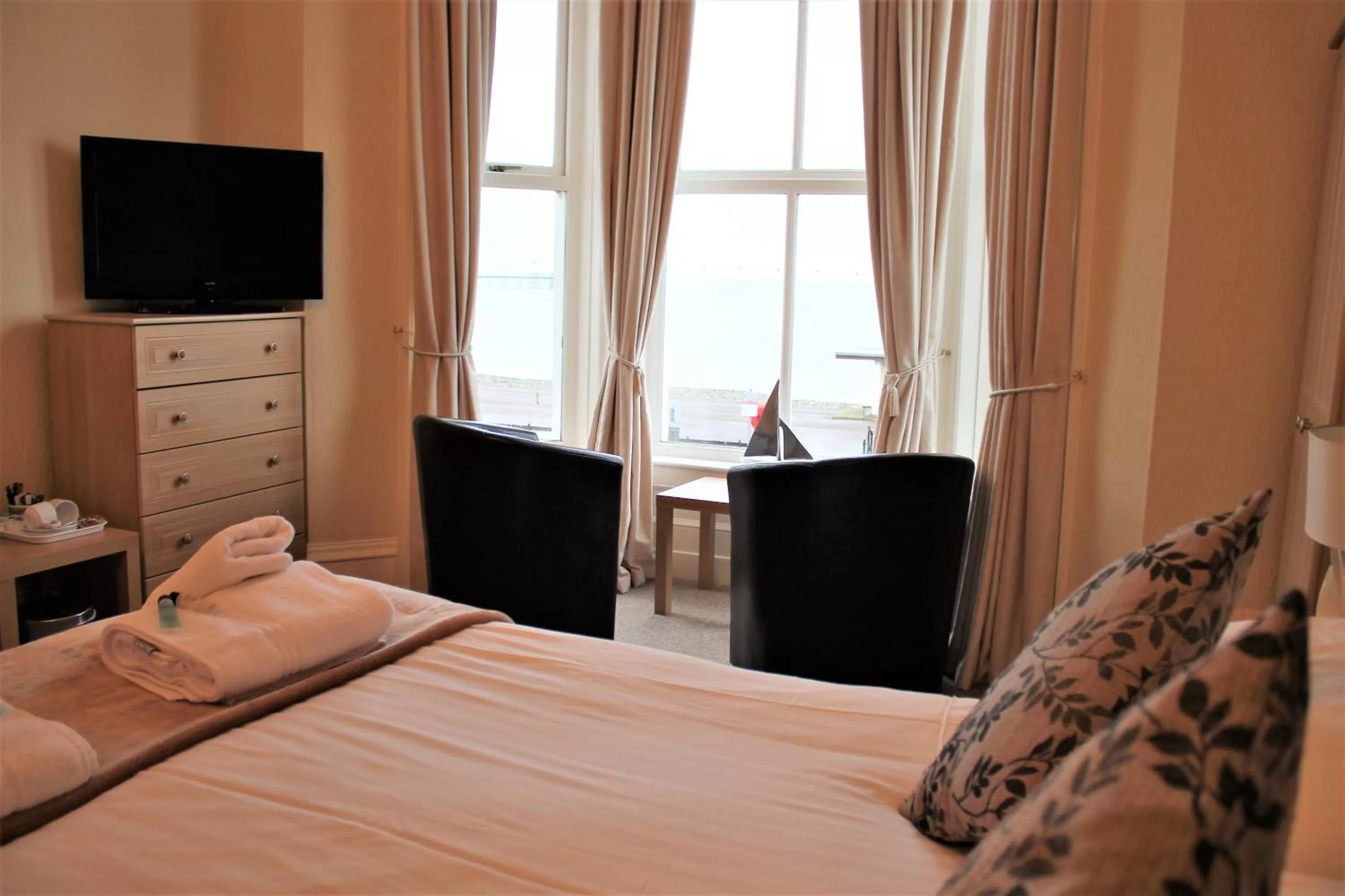 Bedroom, Bed in Winchmore Hotel