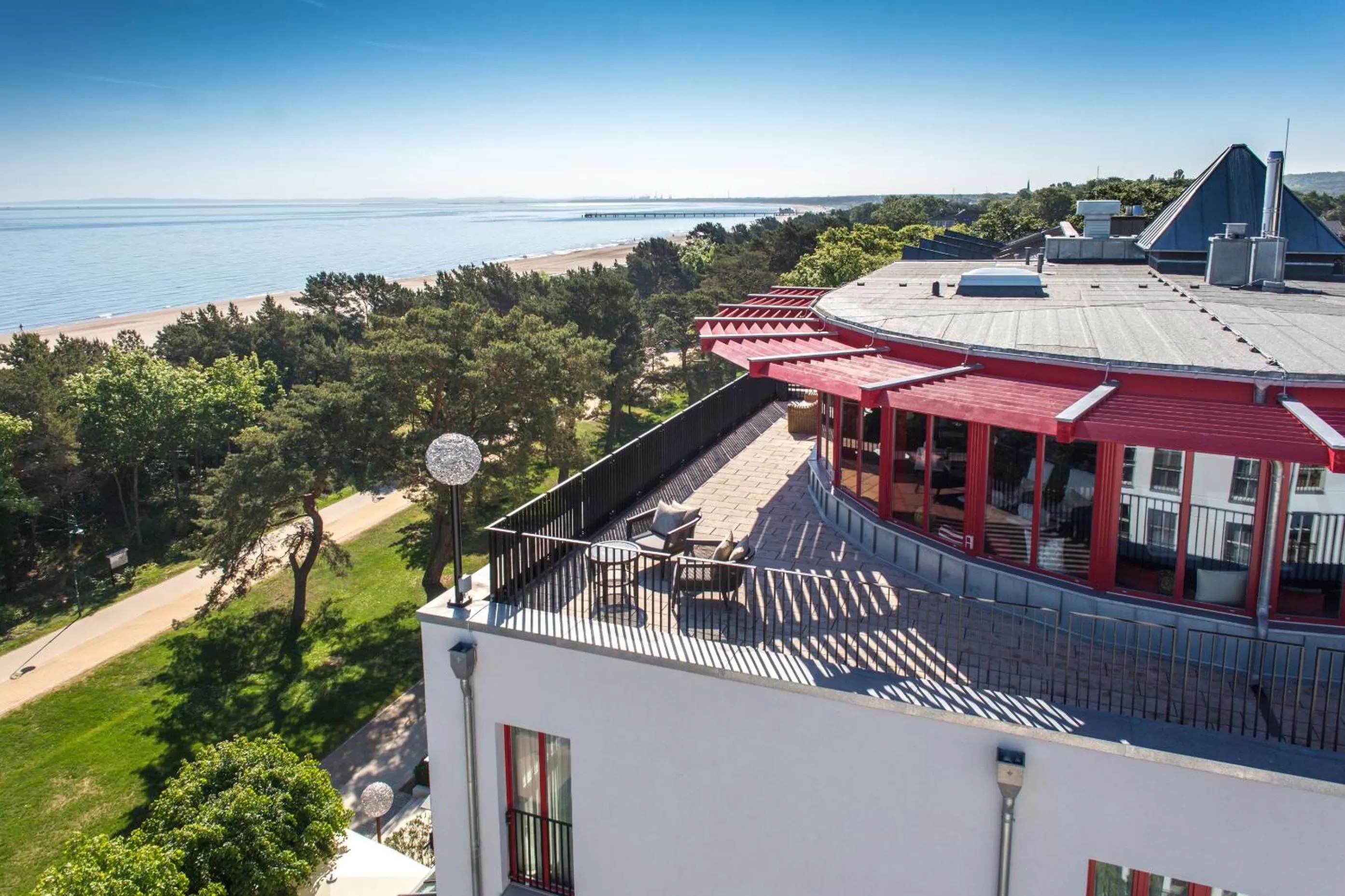 Facade/entrance in Strandhotel Heringsdorf mit Soleaußenpool 30 Grad