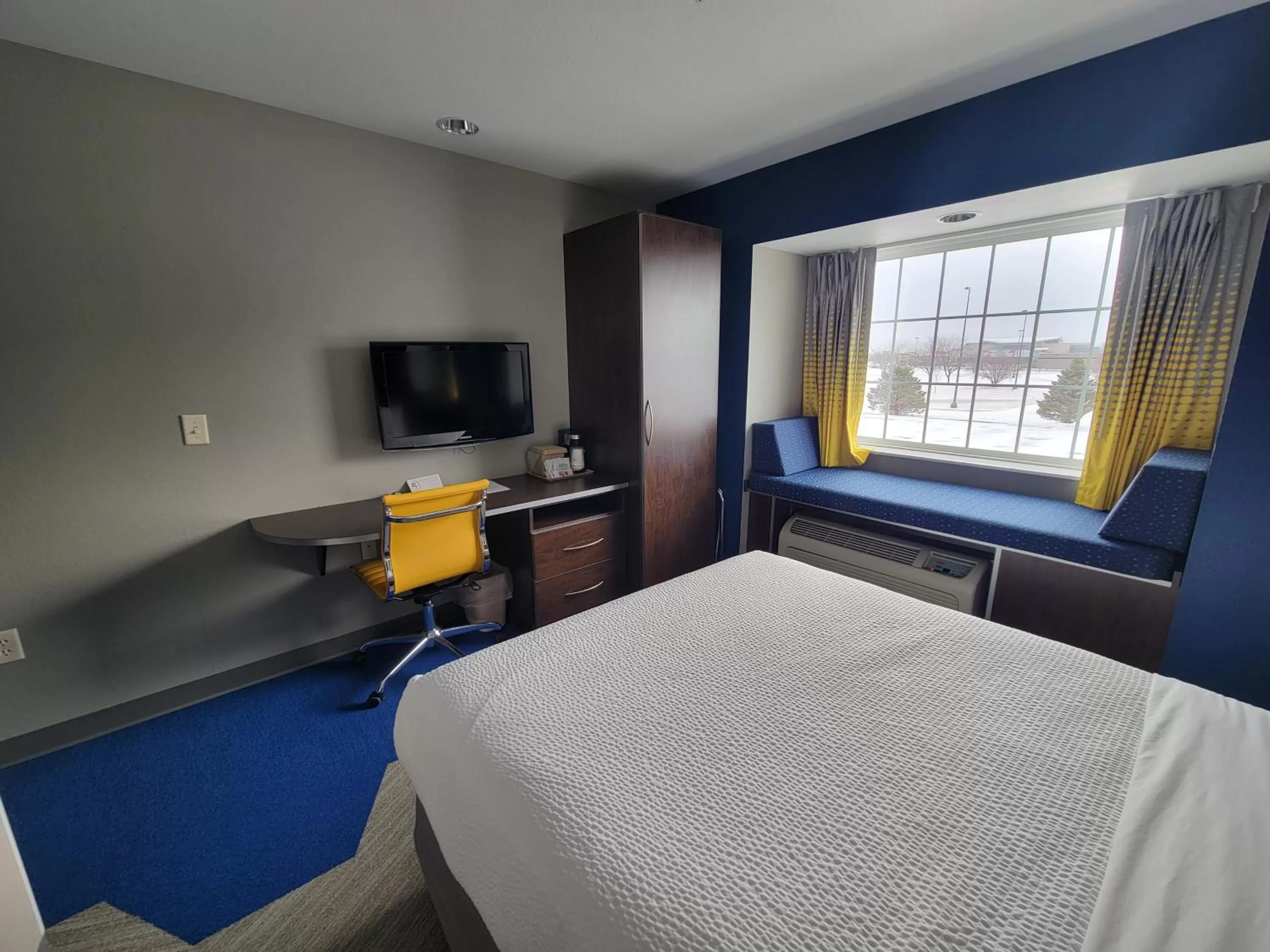 Bed in Microtel Inn & Suites by Wyndham Bluffs