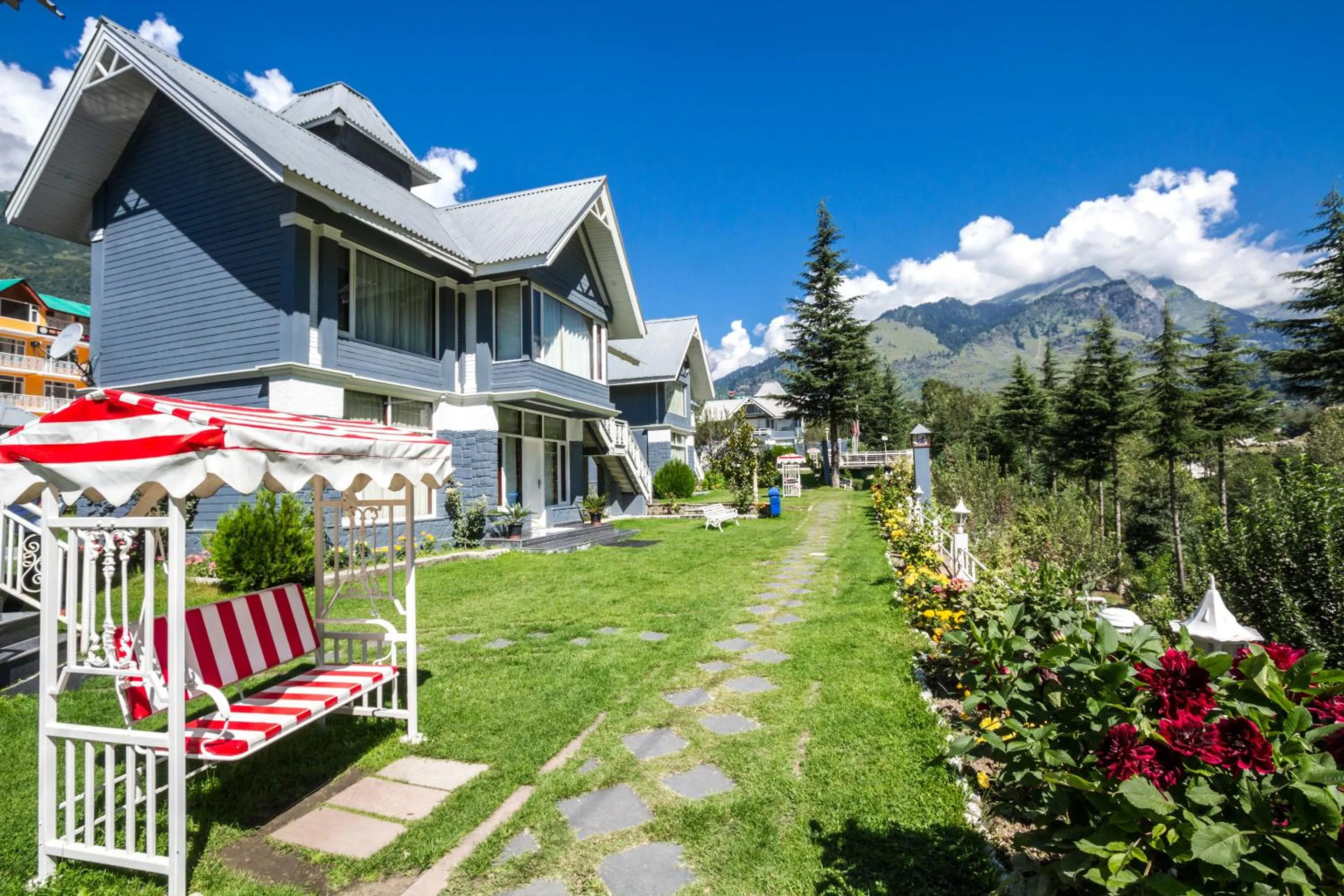 Garden in The Highland Park - A Truly River side Resort