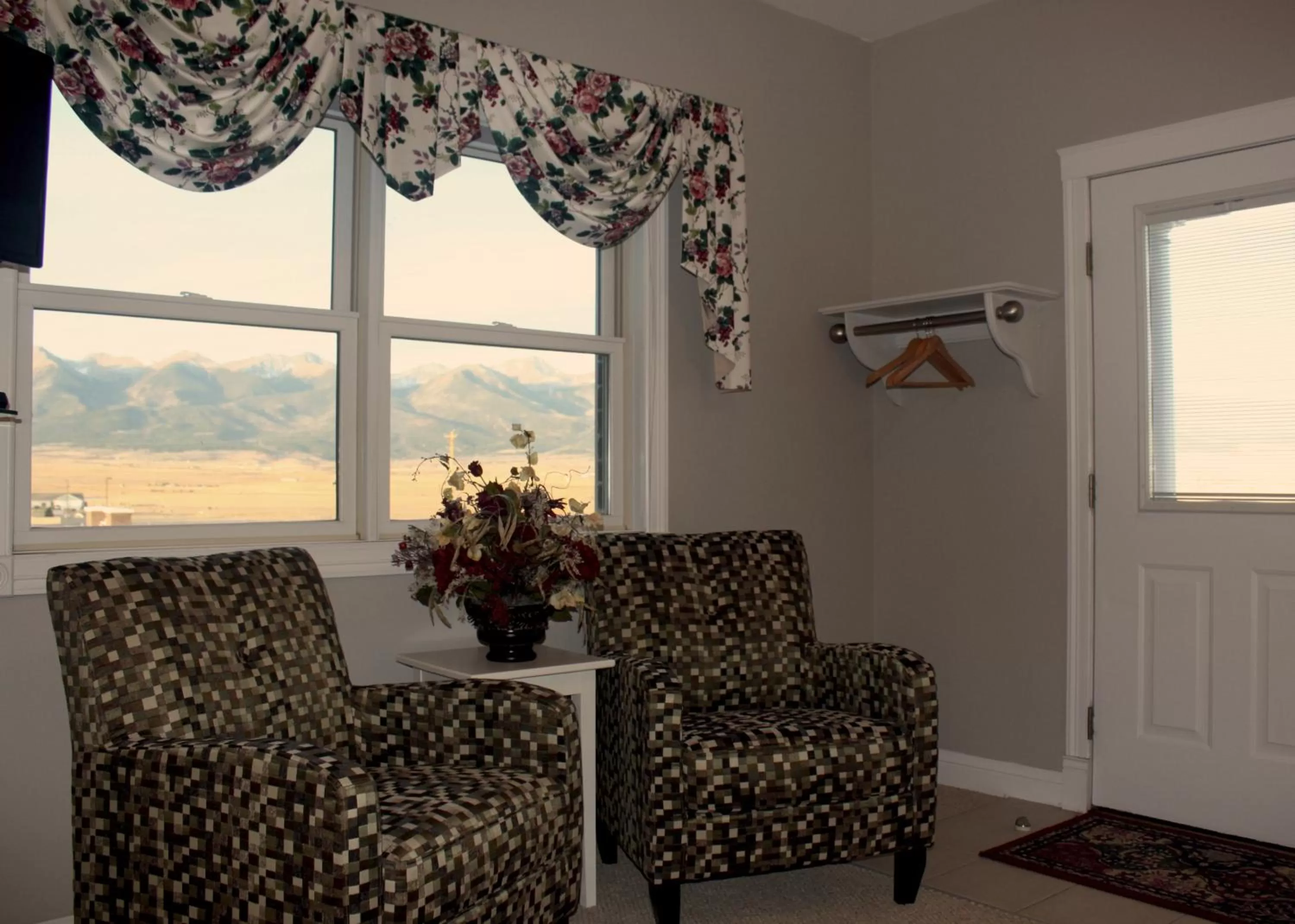 Seating Area in Lamp Post Lodge