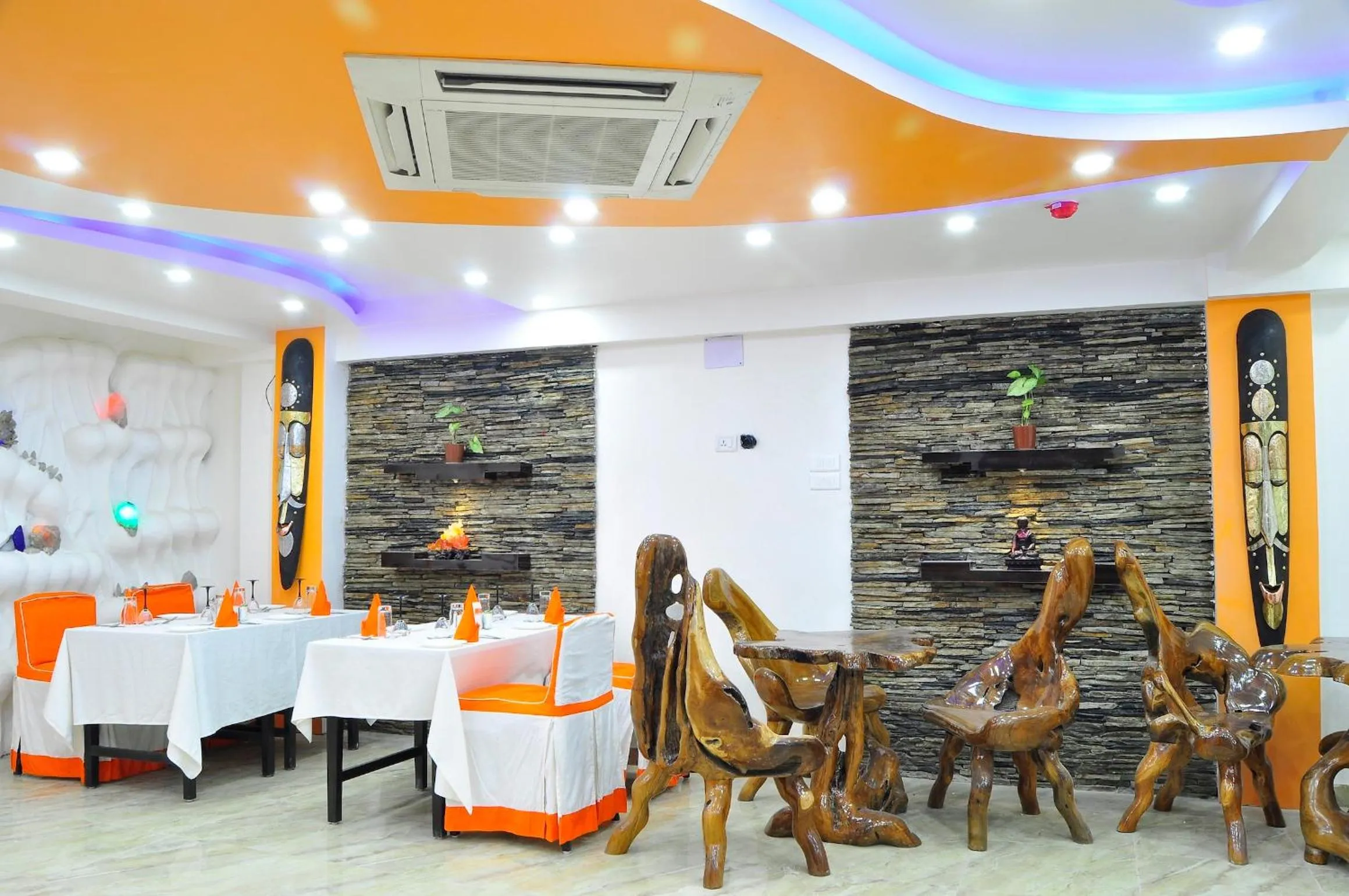 Restaurant/places to eat in Royal Penguin Boutique Hotel & Spa