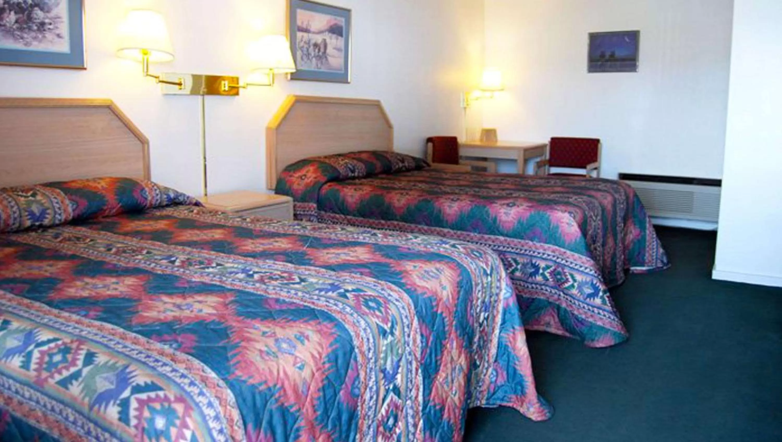 Photo of the whole room, Bed in Marianna Inn Panguitch