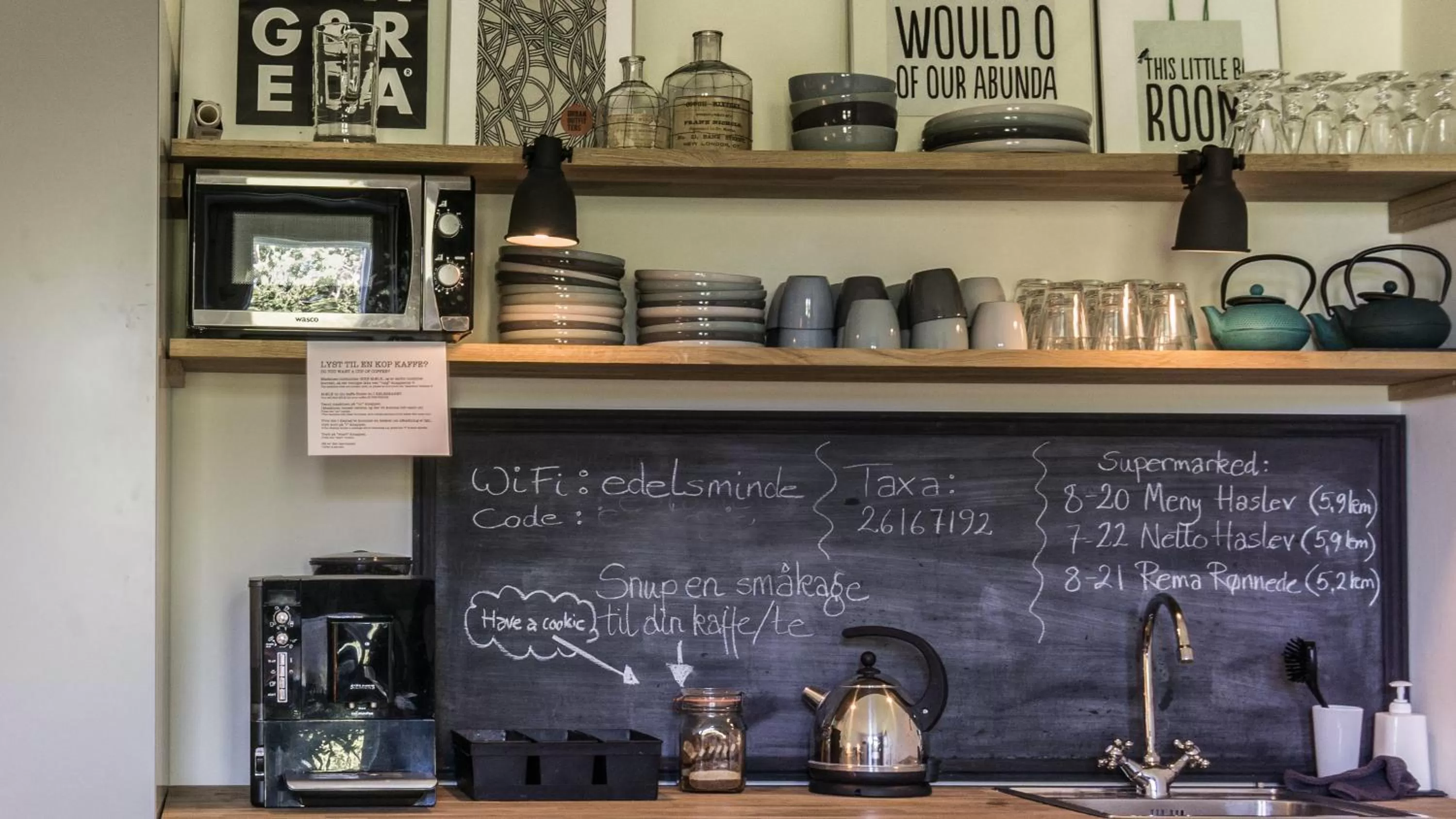 Coffee/tea facilities, Kitchen/Kitchenette in Edelsminde Bed & Breakfast