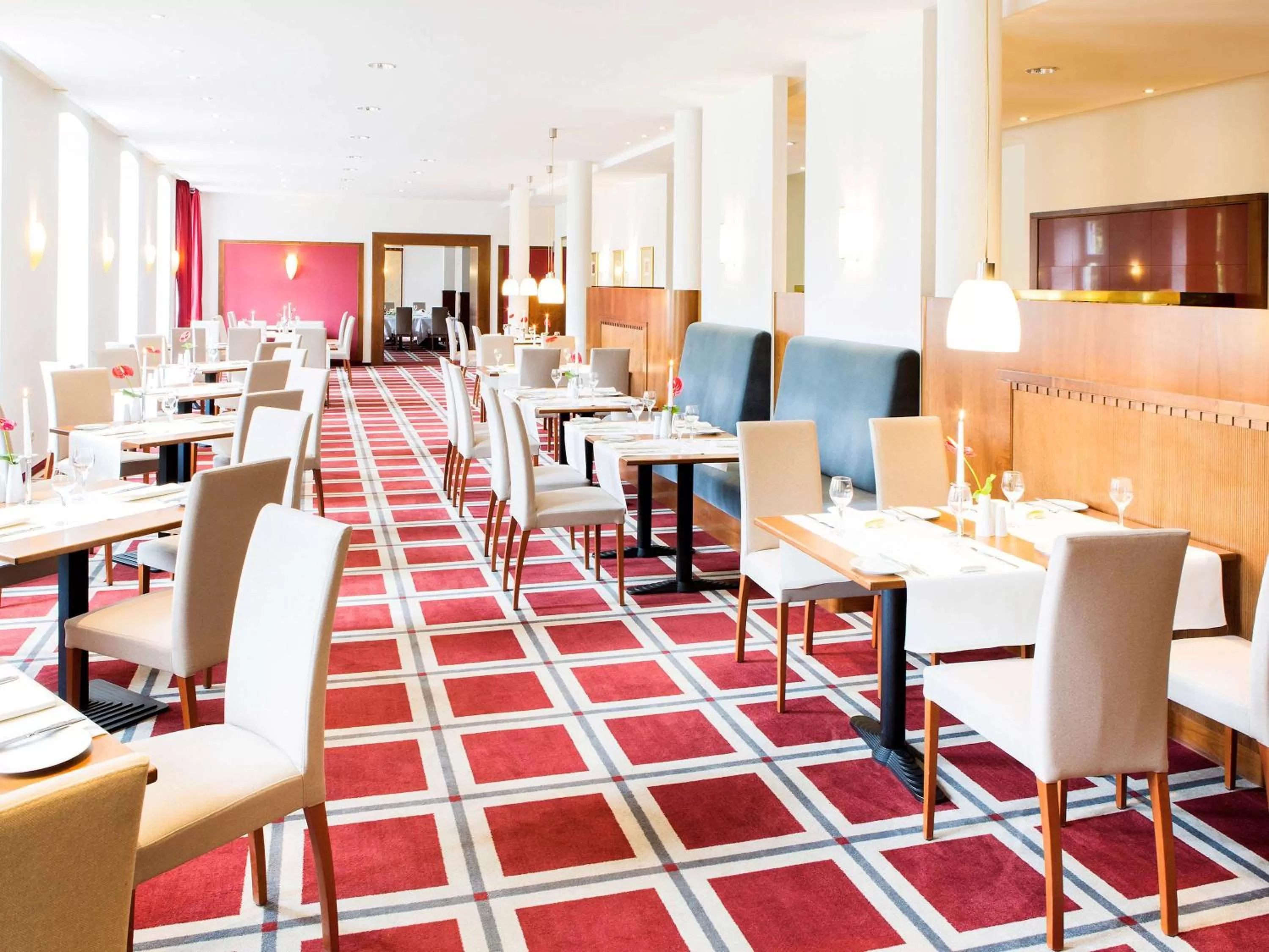Restaurant/places to eat in NOVOTEL Hildesheim City