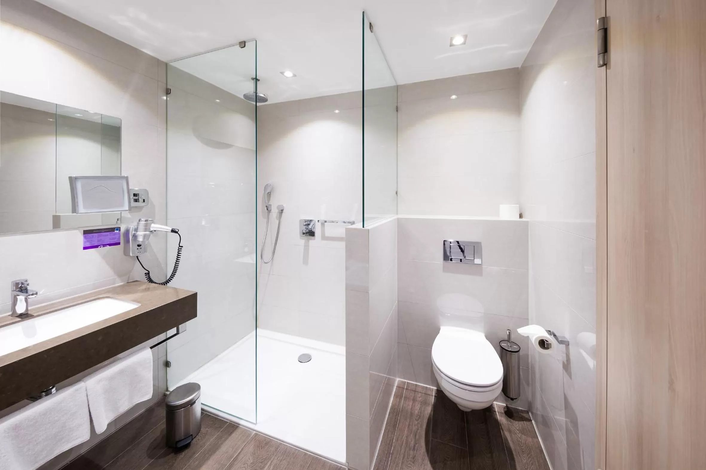 Bathroom in Van der Valk Hotel Düsseldorf