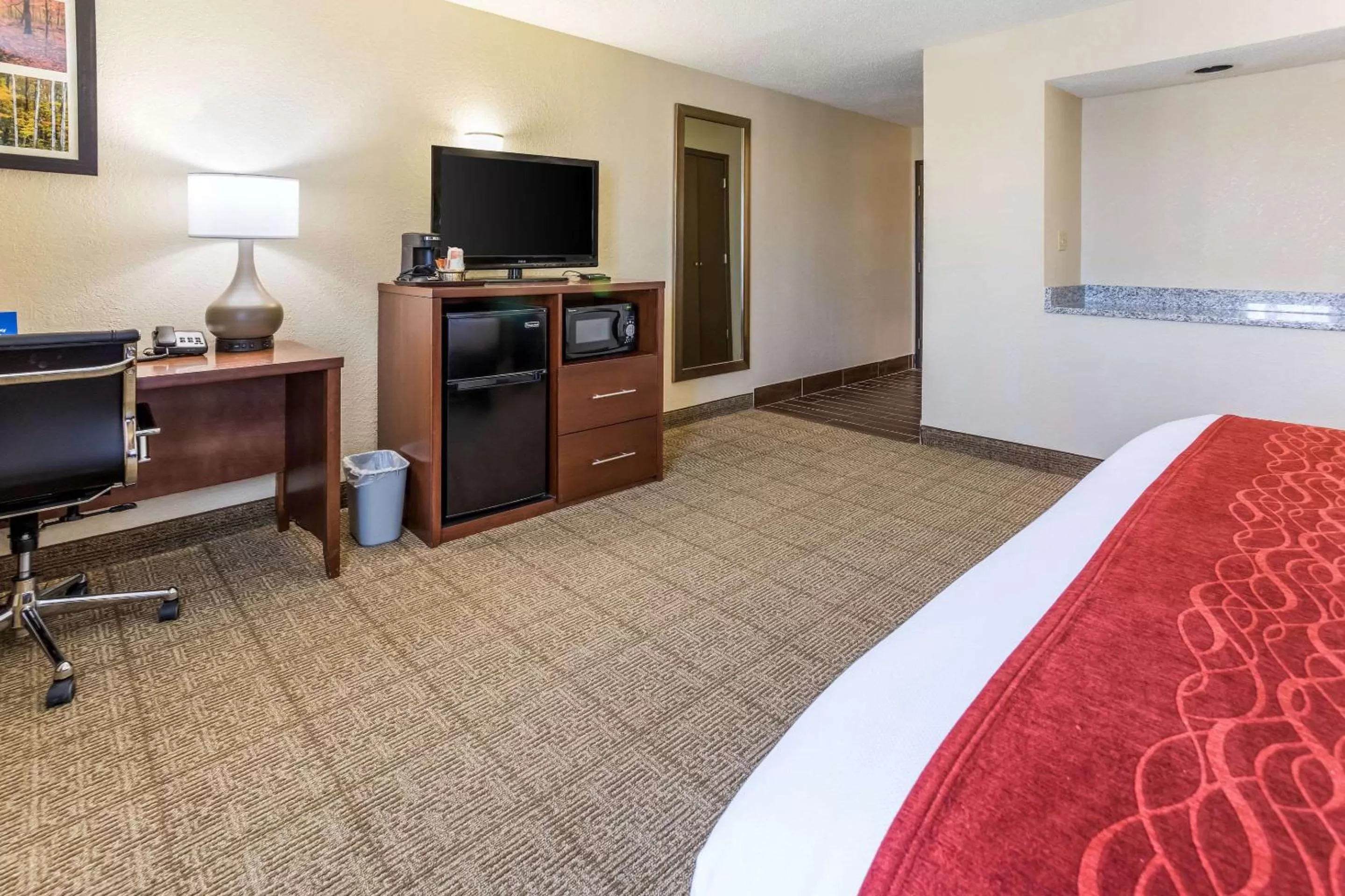 Photo of the whole room, Bed in Comfort Inn Waukesha - Milwaukee West