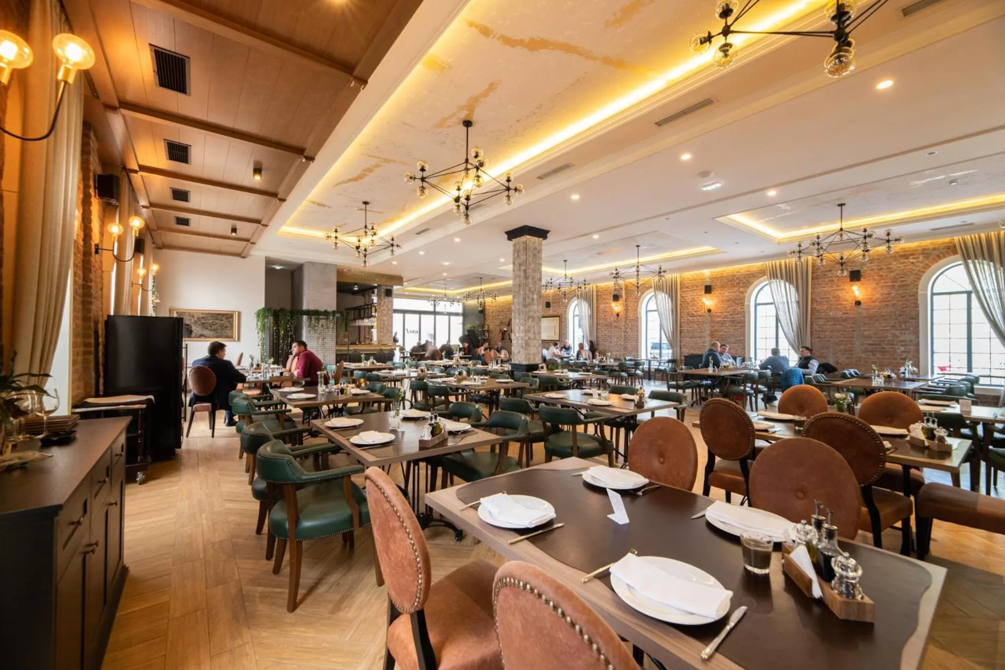 Restaurant/places to eat in Hotel Nota