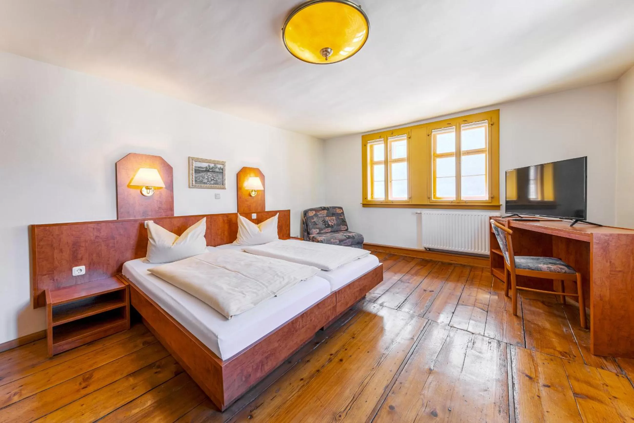 Photo of the whole room, Bed in Watzdorfer Geleitschenke und Herberge