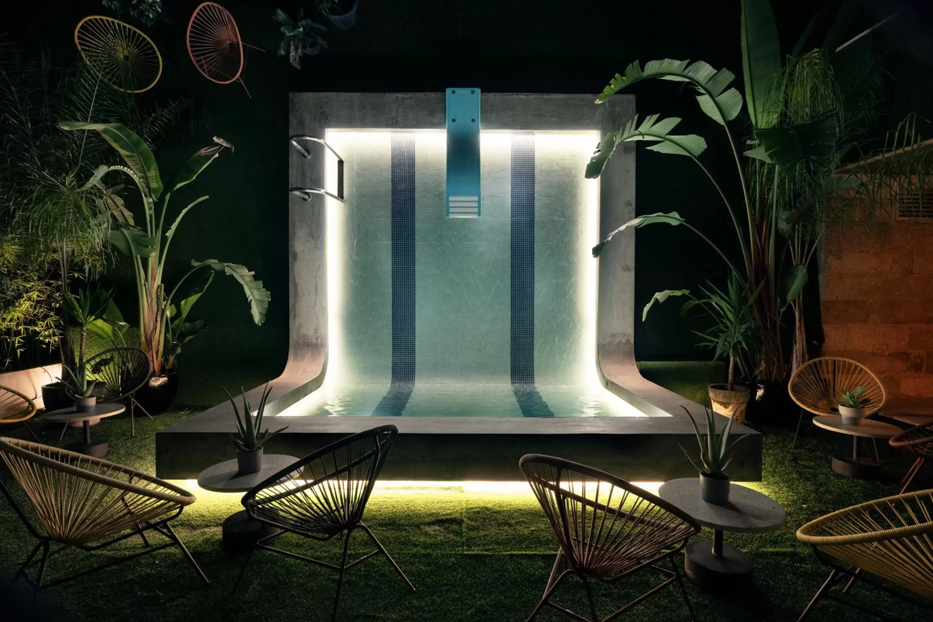 Swimming pool in chic&basic Gravity