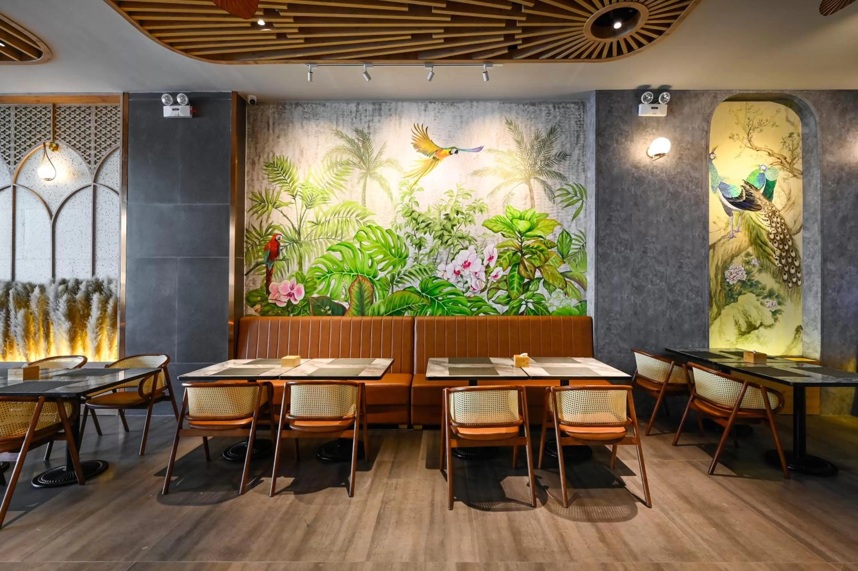 Restaurant/places to eat in La Opera Saigon Hotel