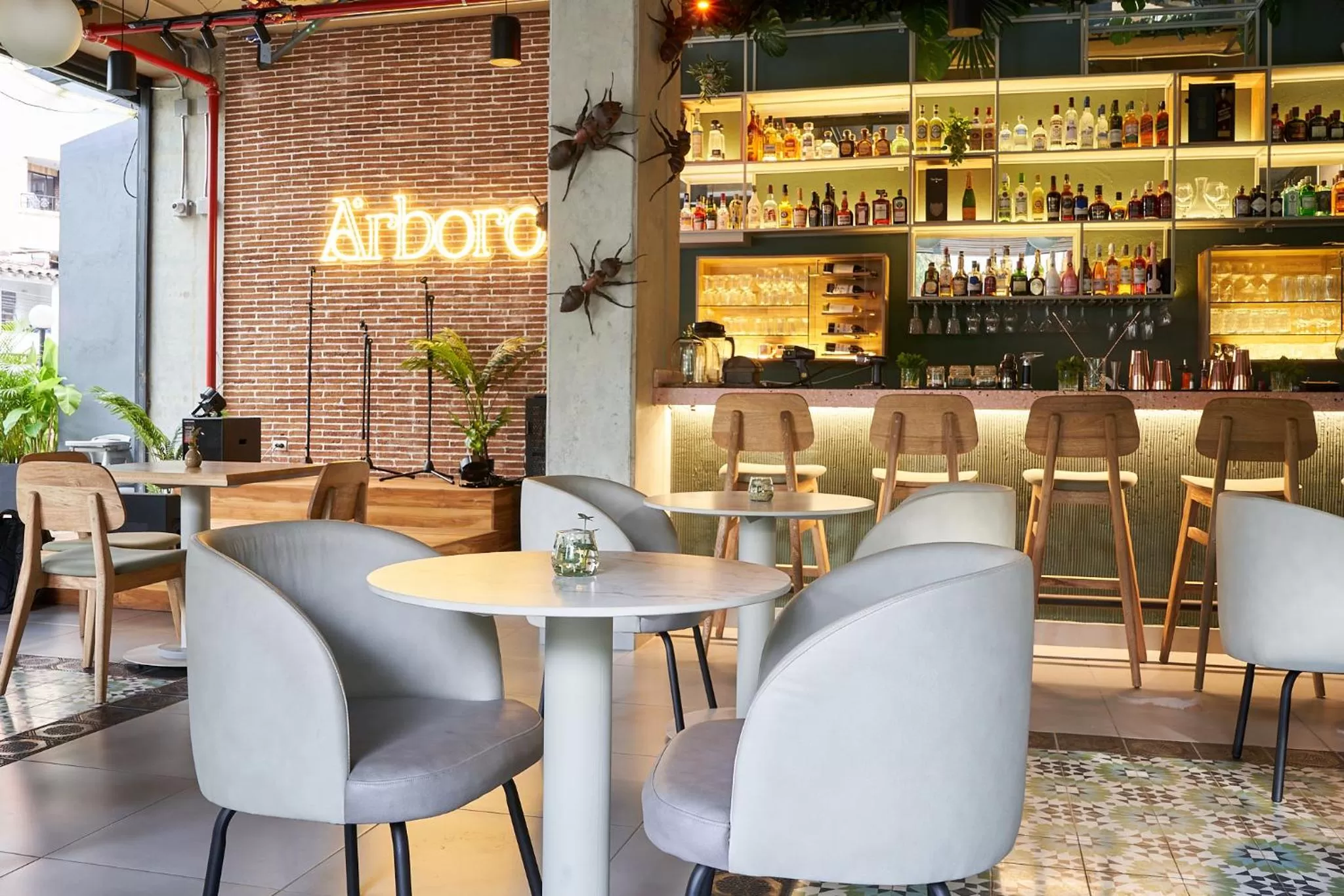 Restaurant/places to eat in Eutopiq Hotel