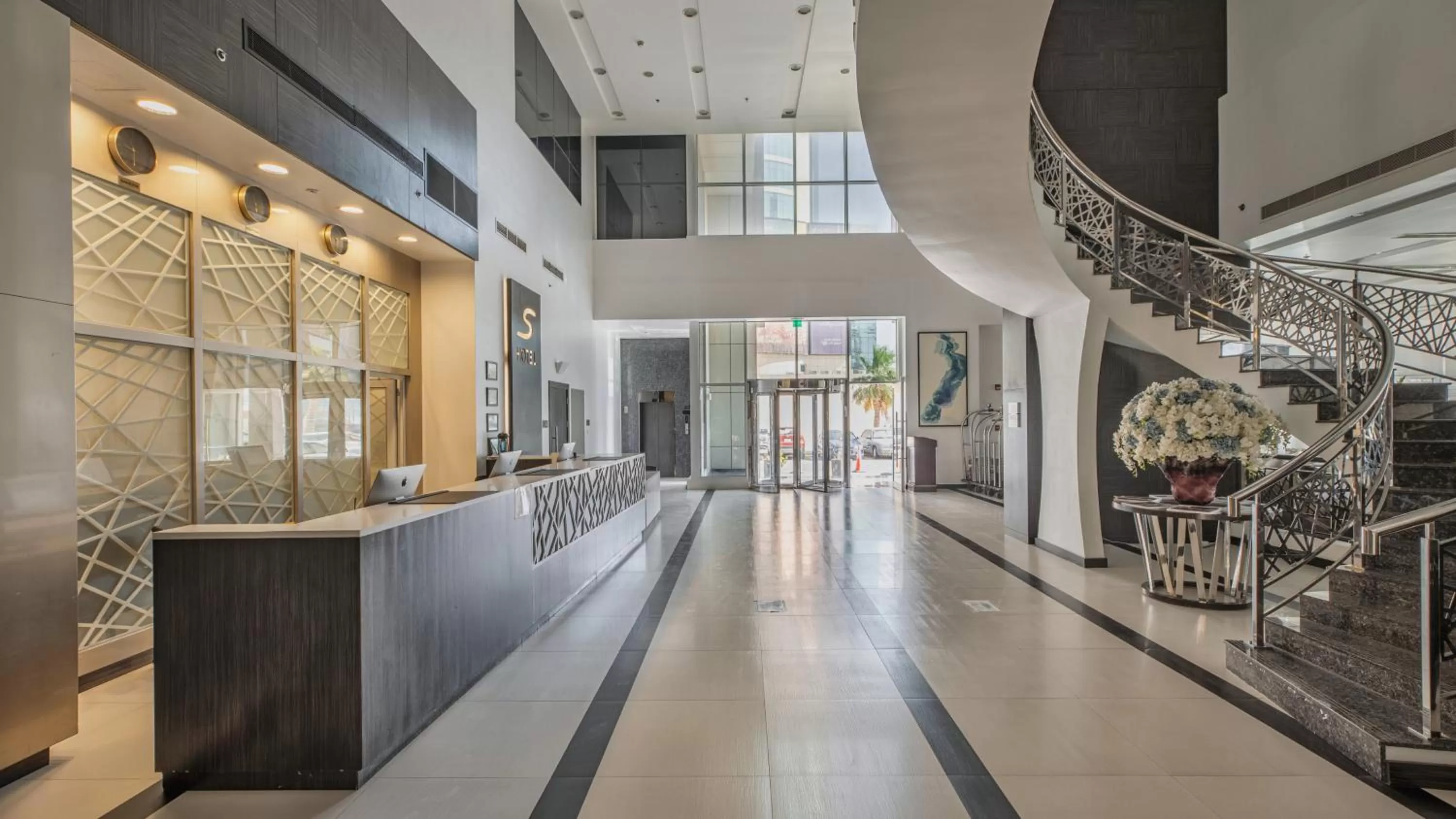 Lobby or reception in S Hotel Bahrain