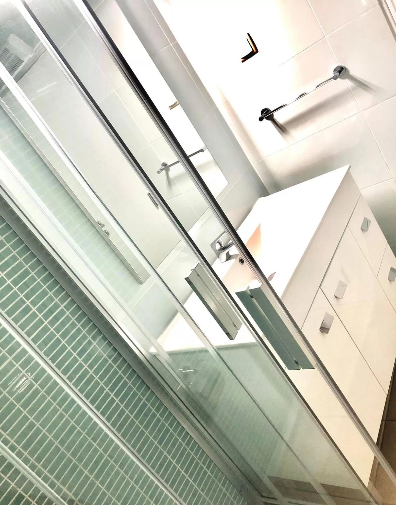 Bathroom in Albufeira Jardim by Umbral