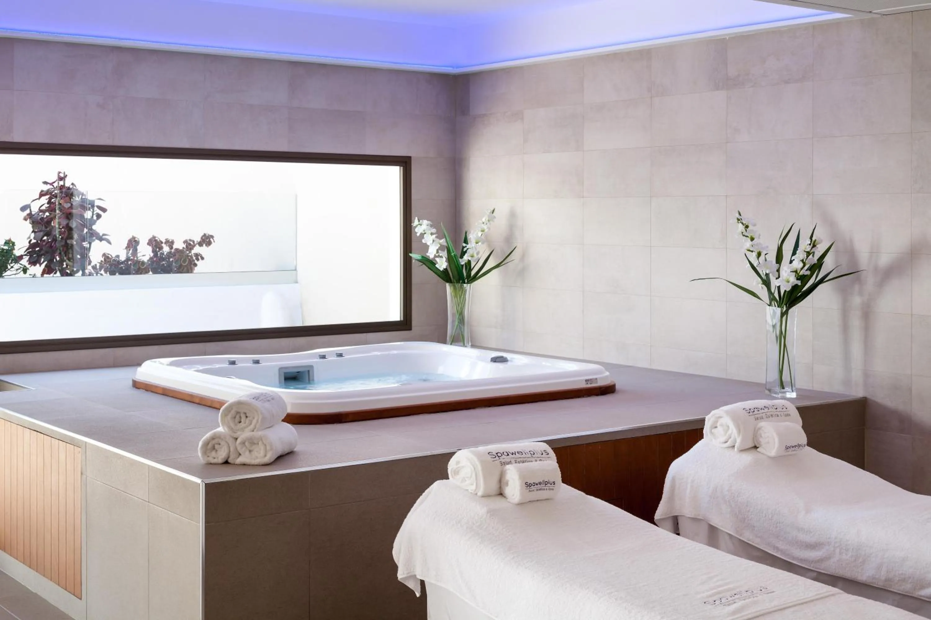 Hot Tub, Bed in Hotel Best Tenerife