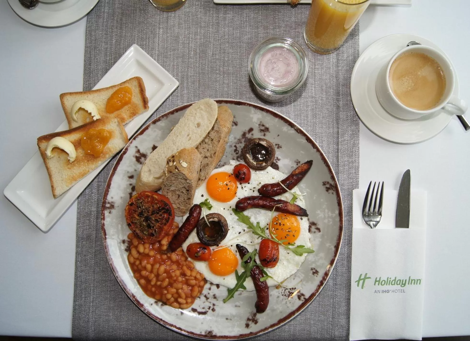 Restaurant/places to eat in Holiday Inn Łódź by IHG