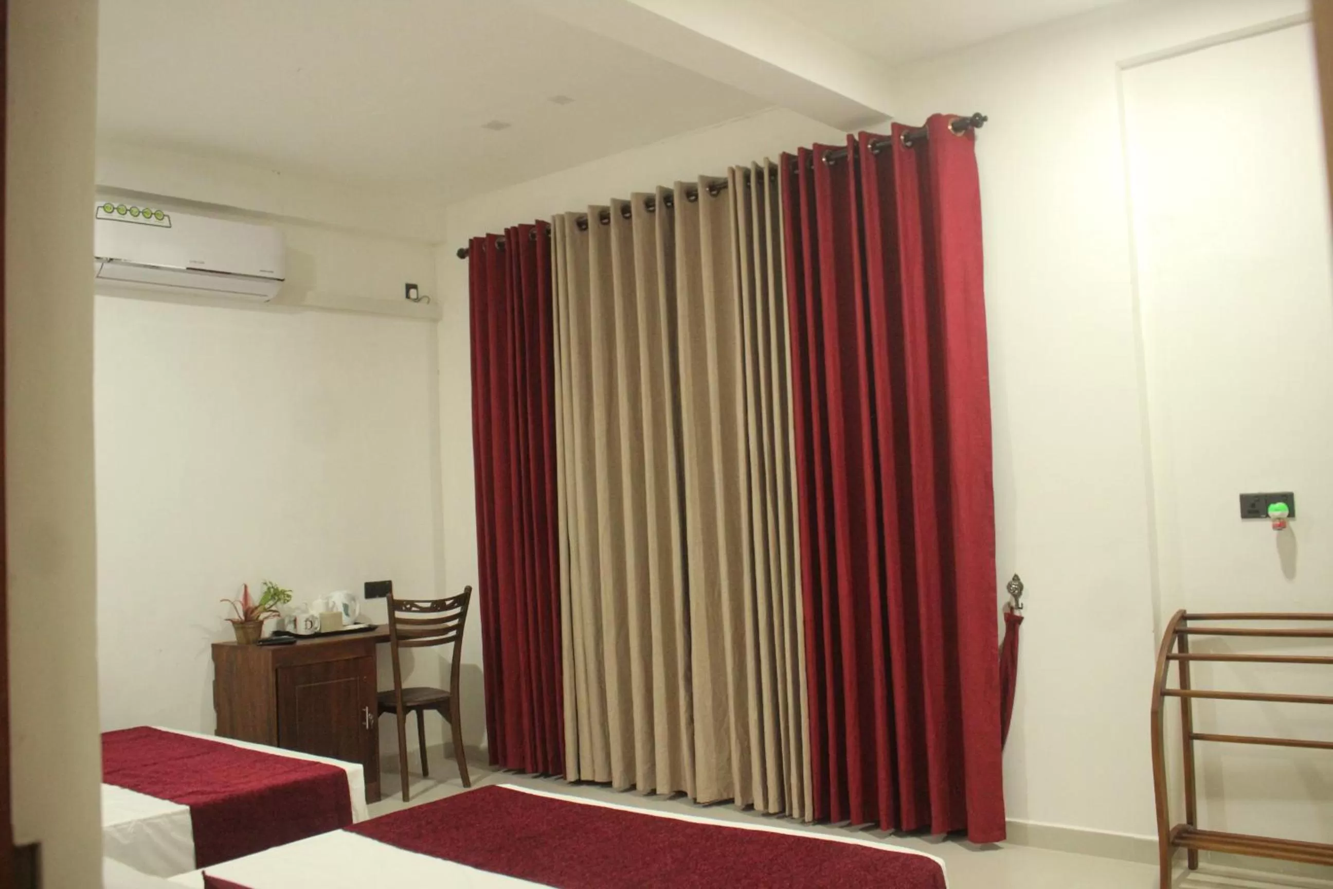 Coffee/tea facilities, TV/Entertainment Center in Divine Villa