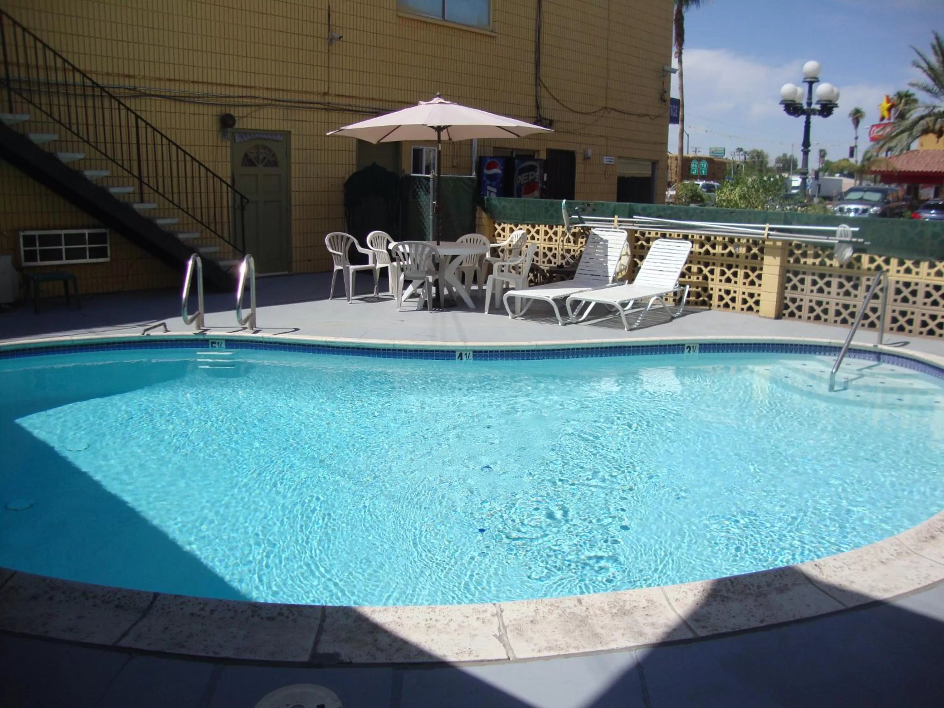 Swimming pool in Townhouse Inn and Suites