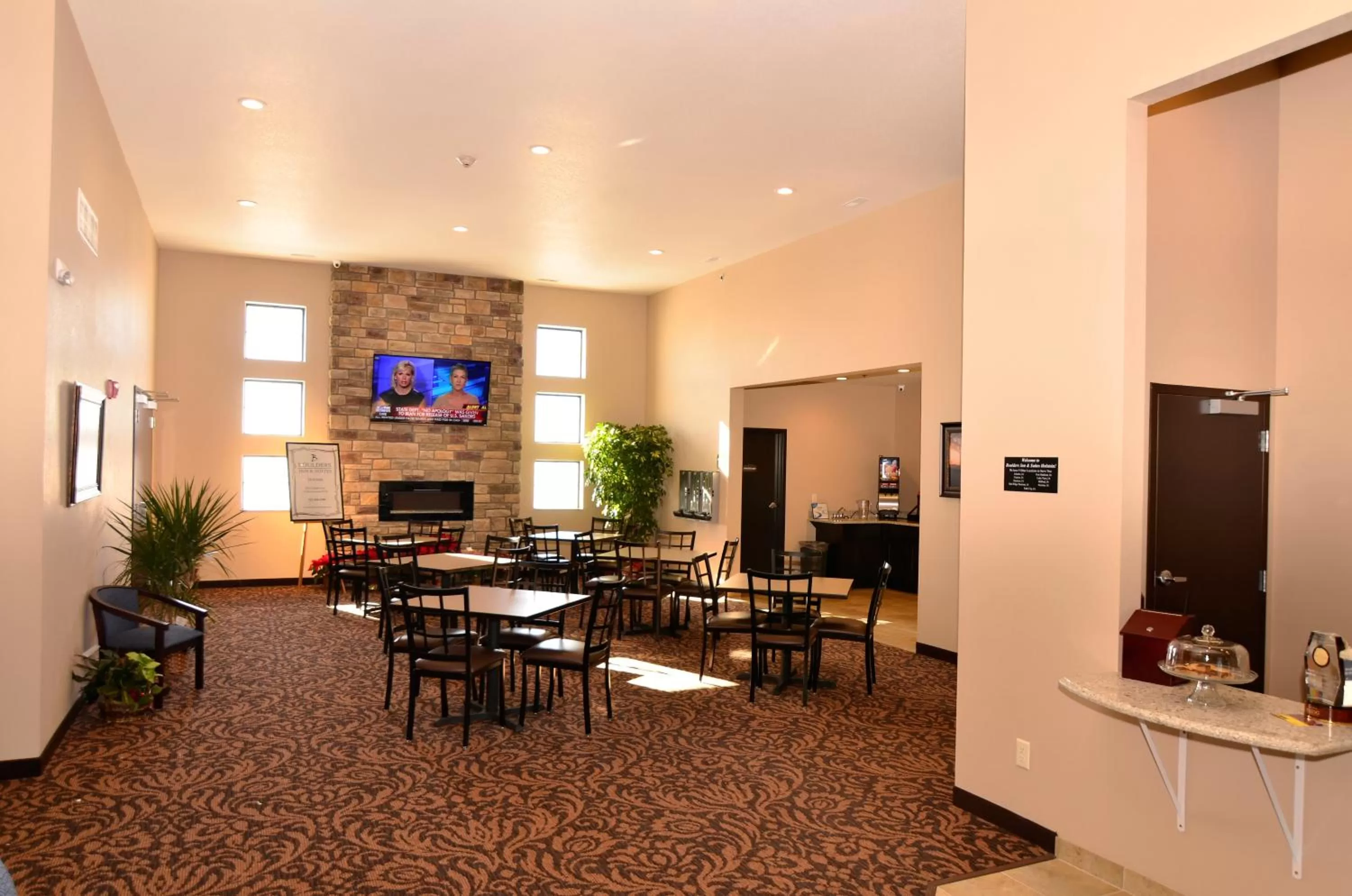 Lobby or reception in Cobblestone Inn & Suites - Holstein