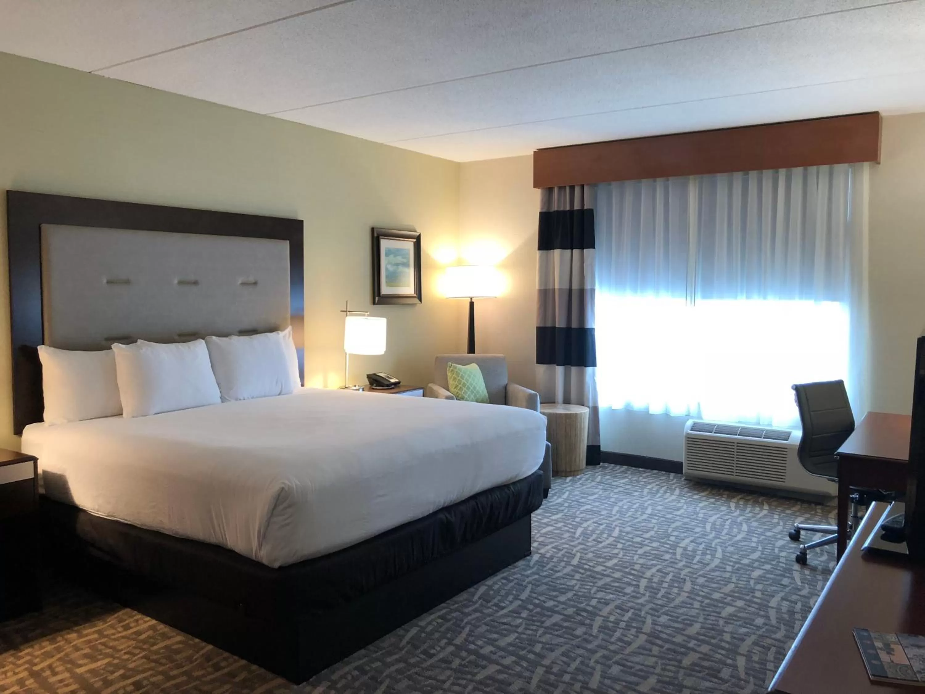 Bedroom, Bed in Wyndham Garden Buffalo Downtown
