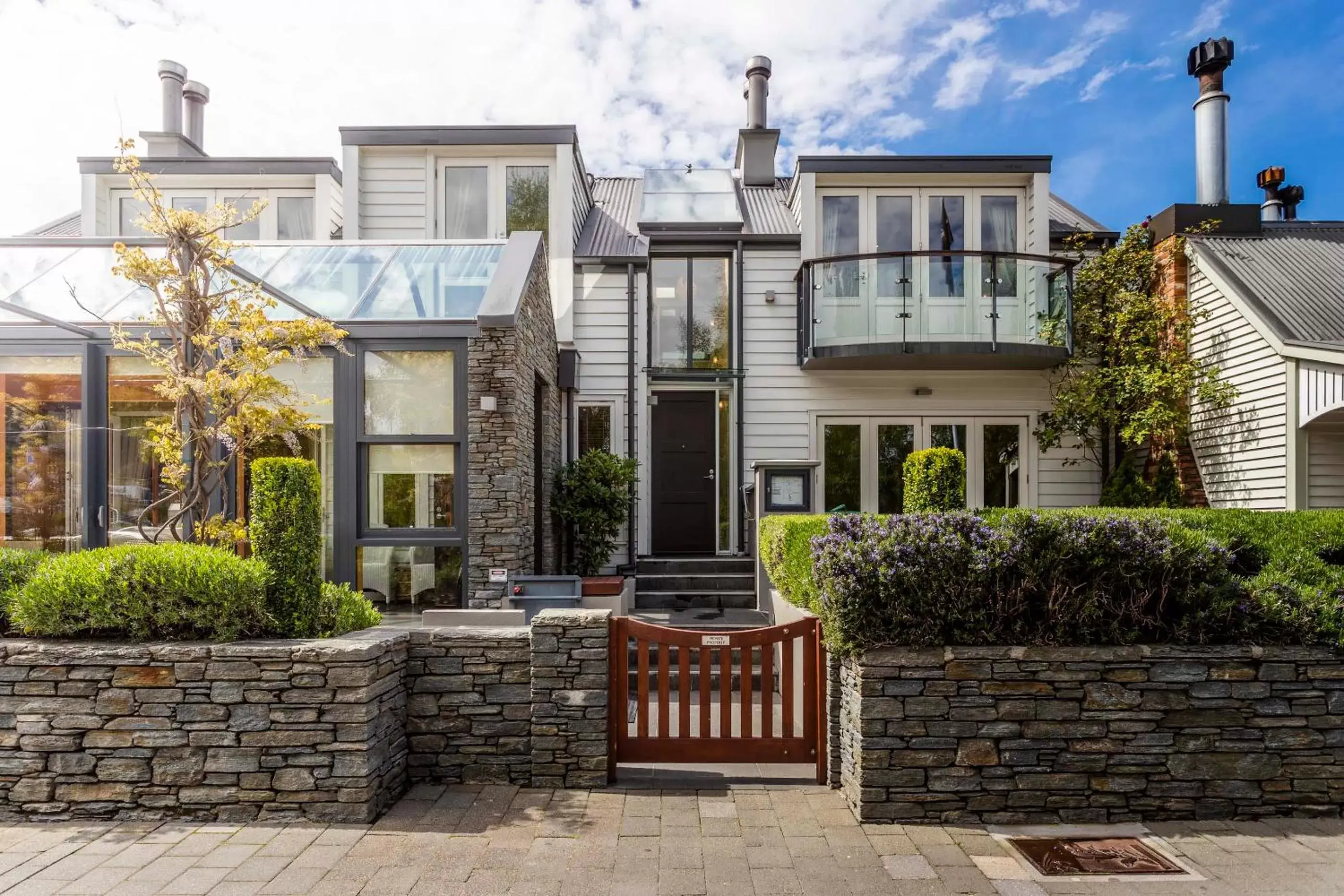 One Bedroom Lakefront Apartment in Eichardt's Private Hotel One Bedroom Lakefront Apartment in Eichardt's Private Hotel