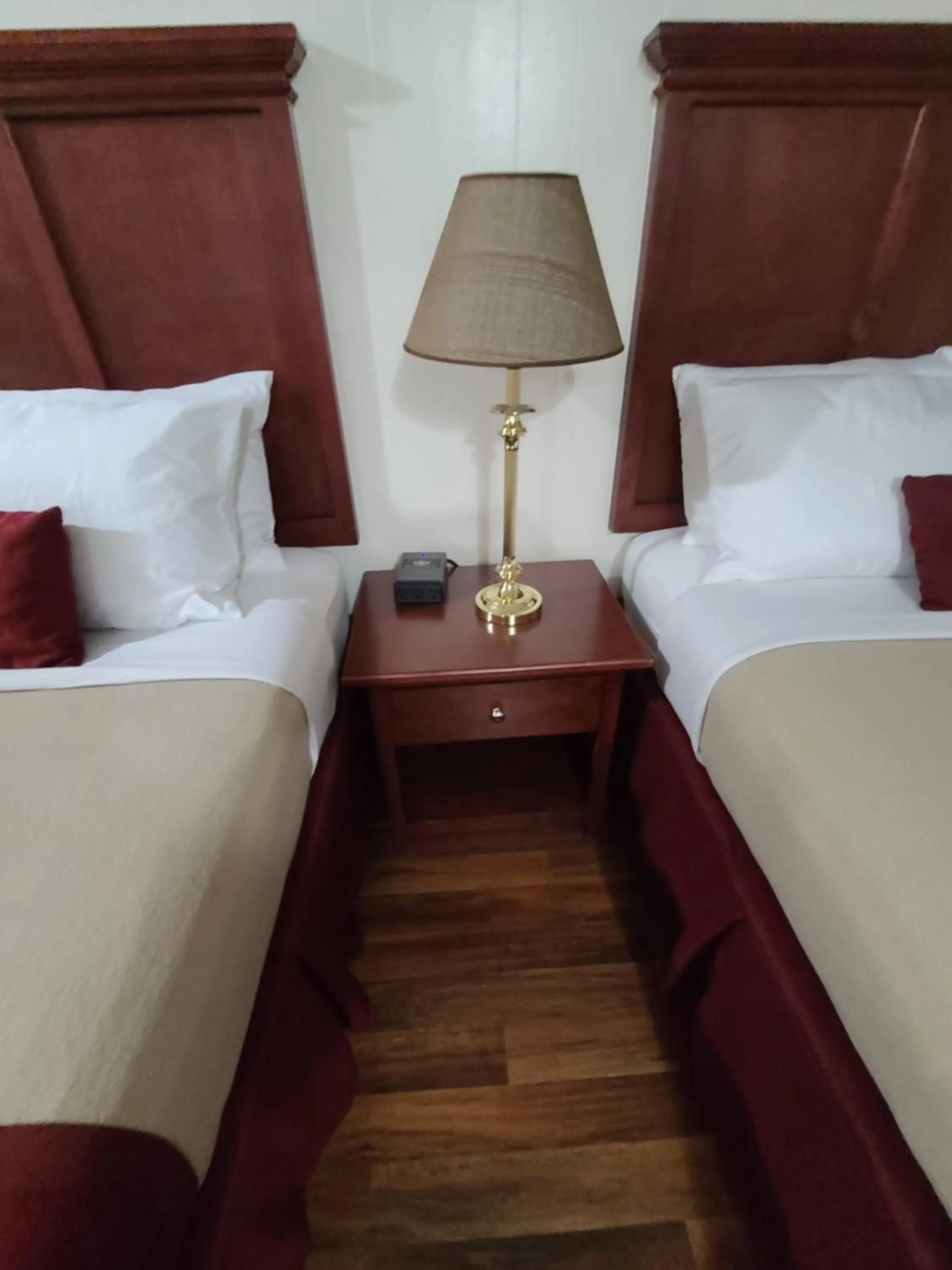 Photo of the whole room, Bed in Homestead Motel