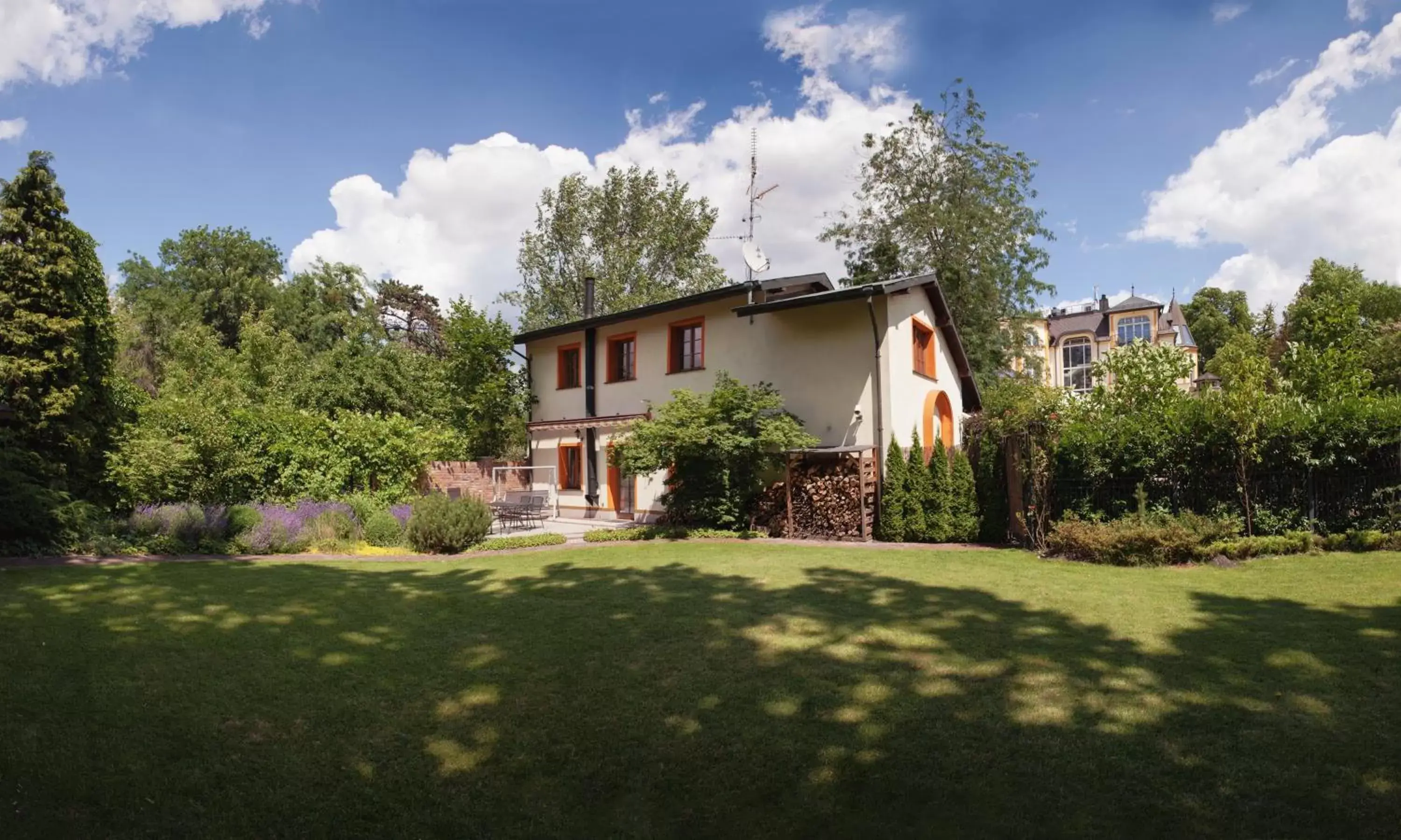 Two-Bedroom Suite in Grape Hotel Two-Bedroom Suite in Grape Hotel