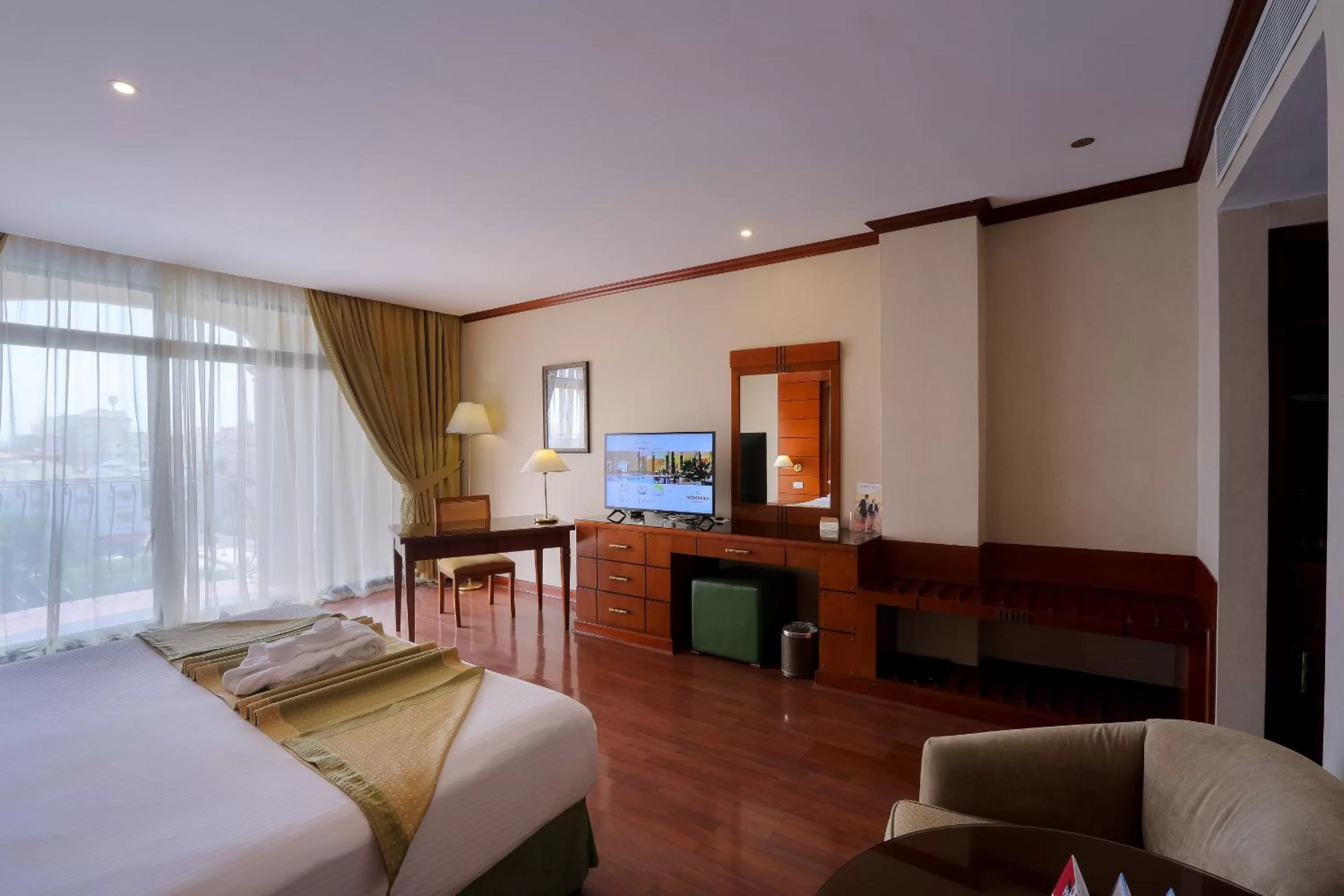 Bed in Mövenpick Hotel Jeddah