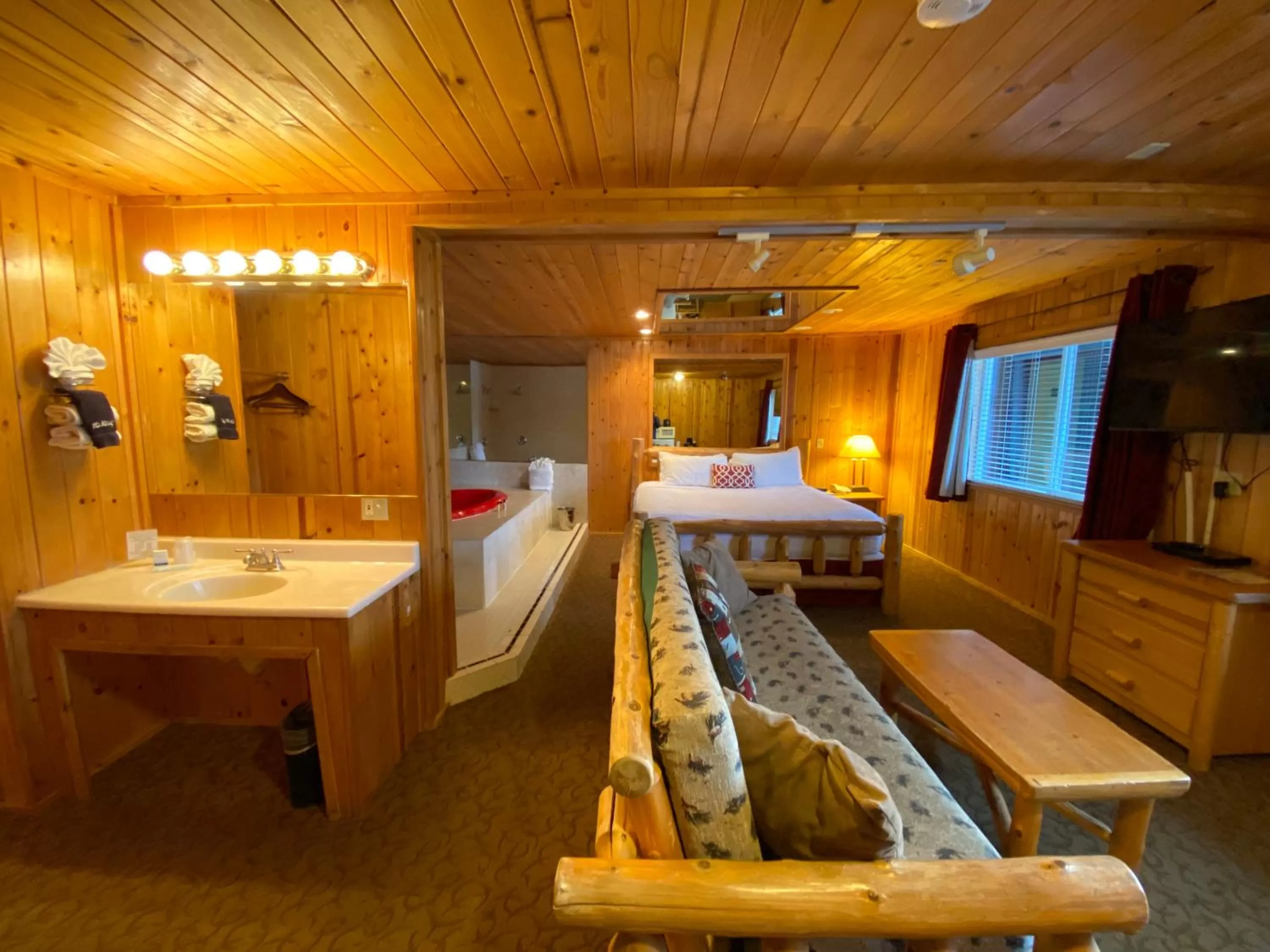 Other, Bed in Secrets Inn Lake Tahoe