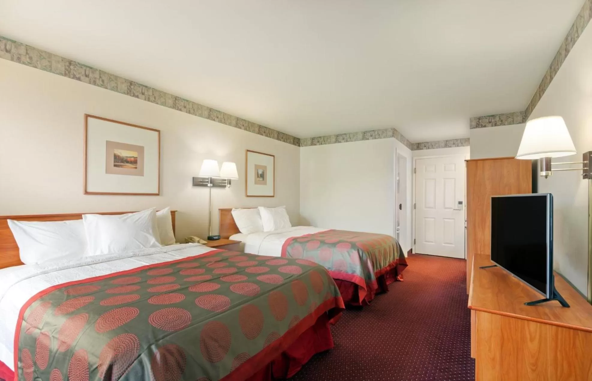 Bed in Ramada by Wyndham SeaTac Airport North