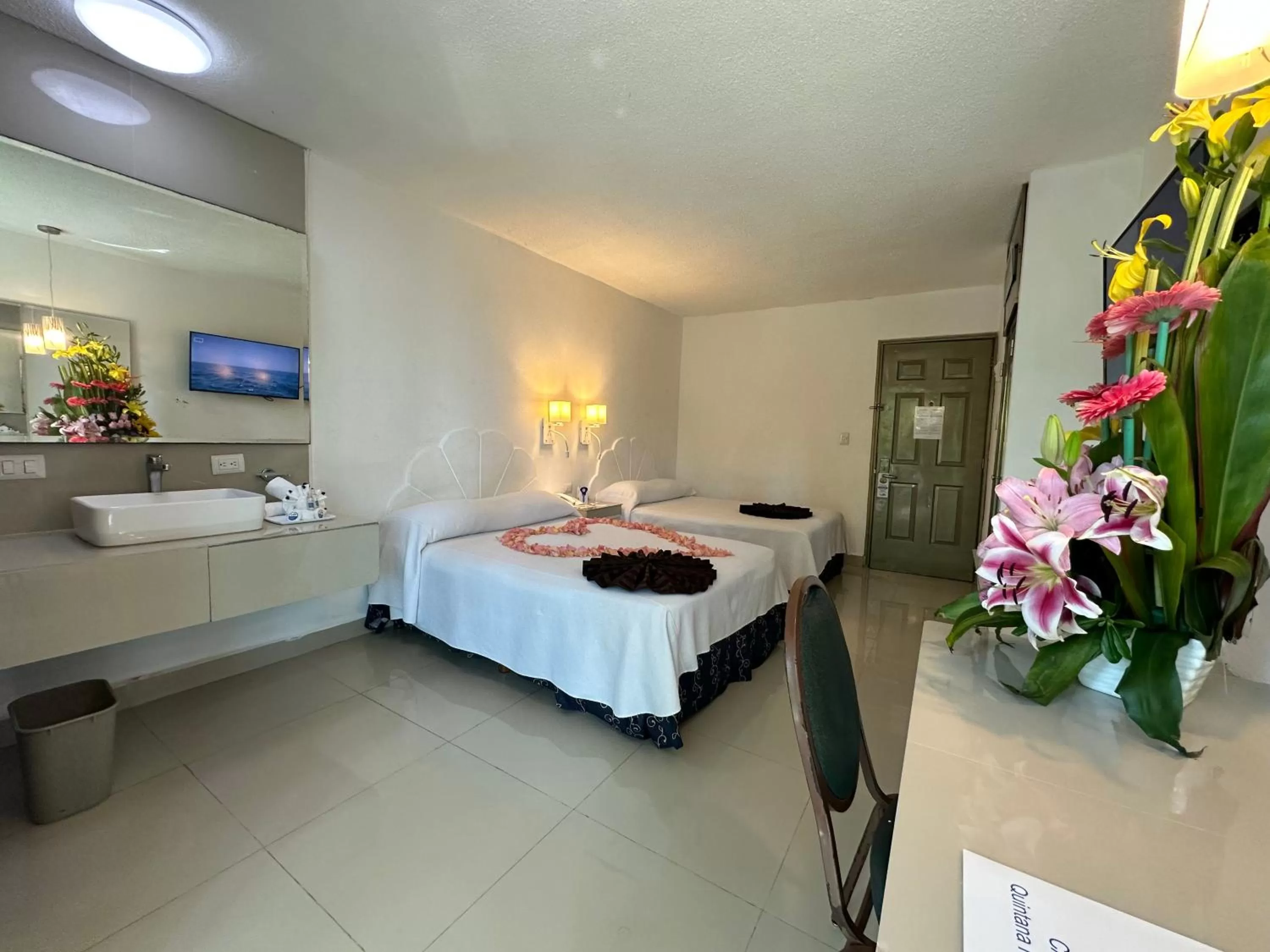 Photo of the whole room, Bed in Hotel Plaza Caribe